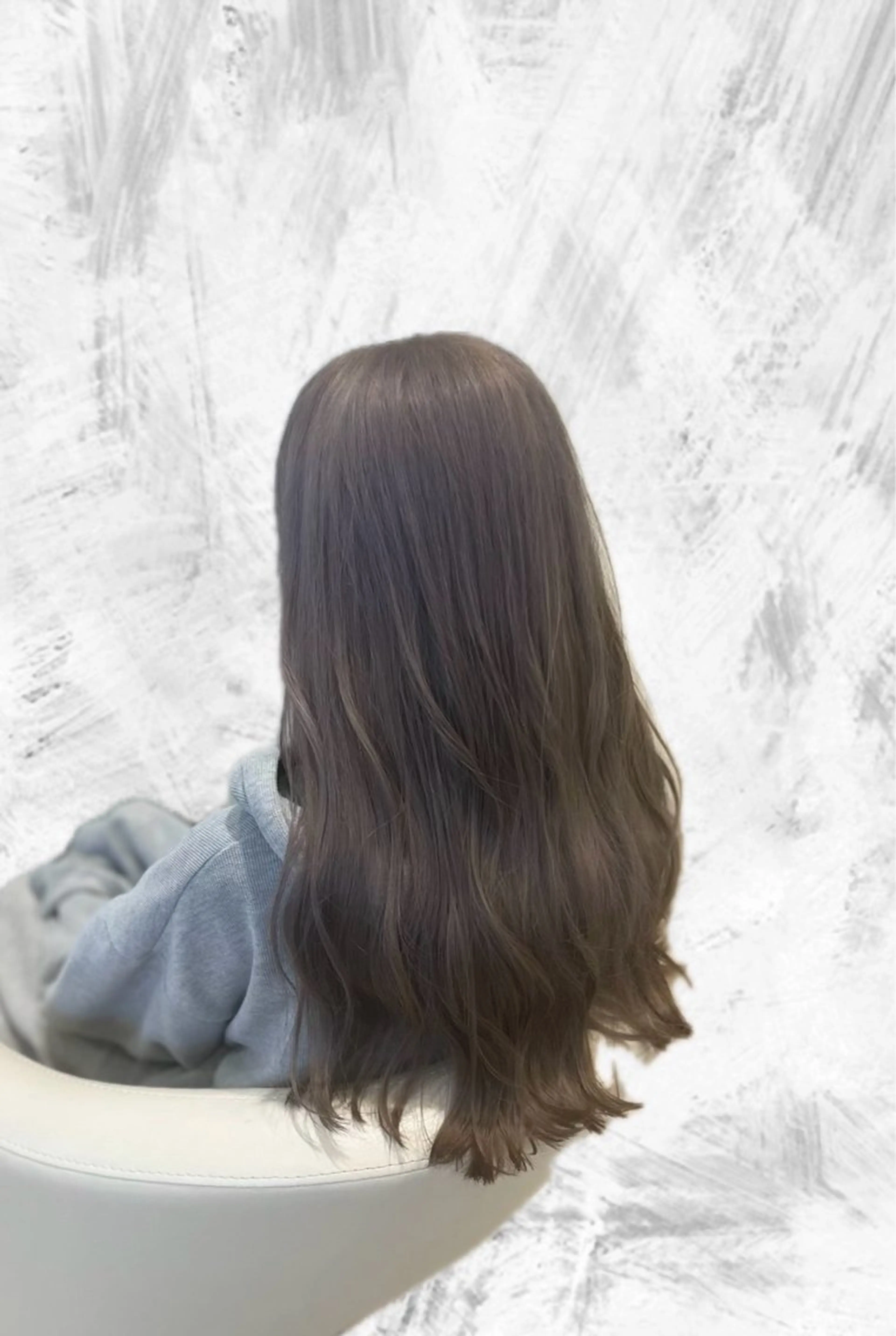 ロング カット ヘアカラー 岡田 瞬のヘアスタイル