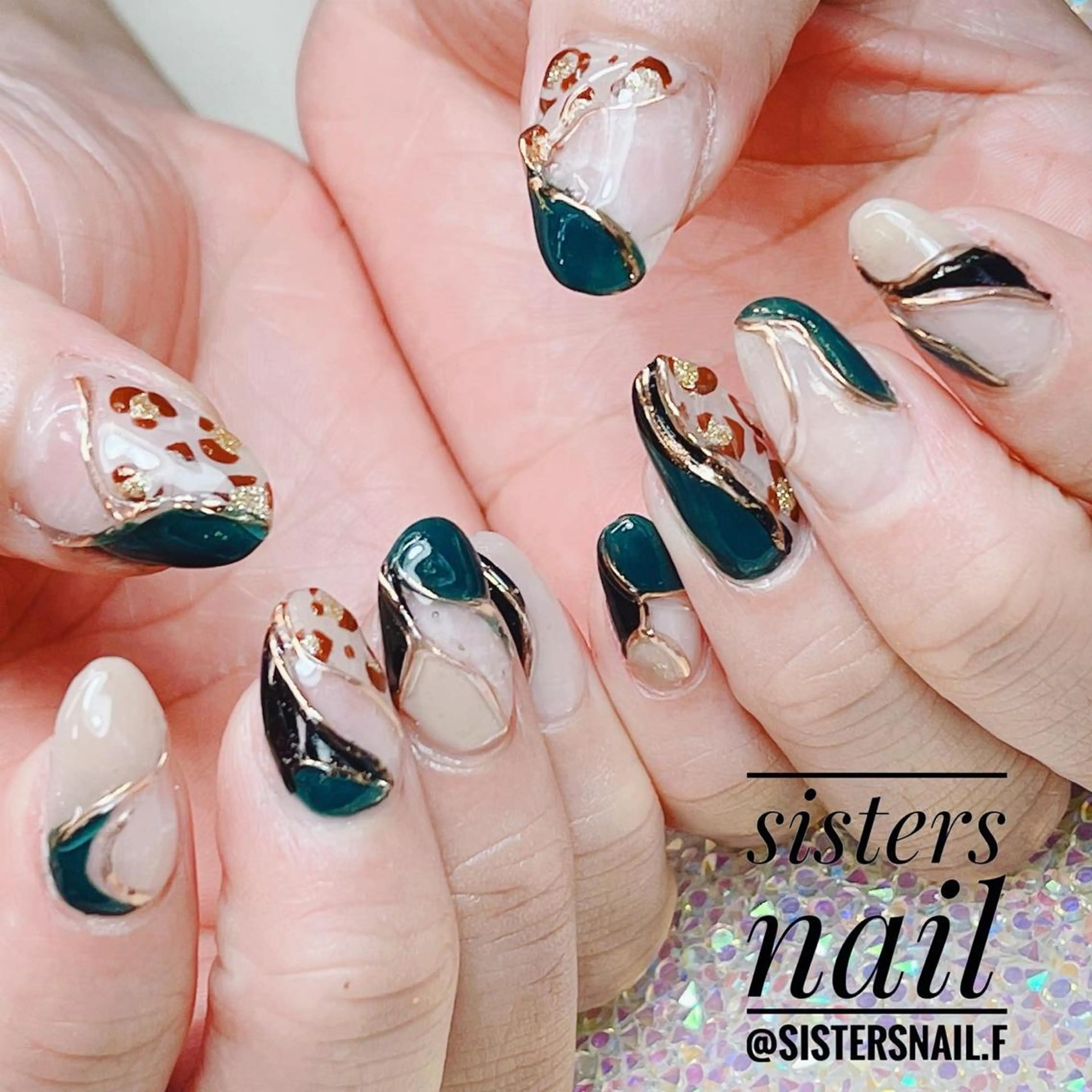 ネイル アニマル柄 アートネイル グリーン ミラーネイル ニュアンスネイル sisters nail.fのネイルデザイン