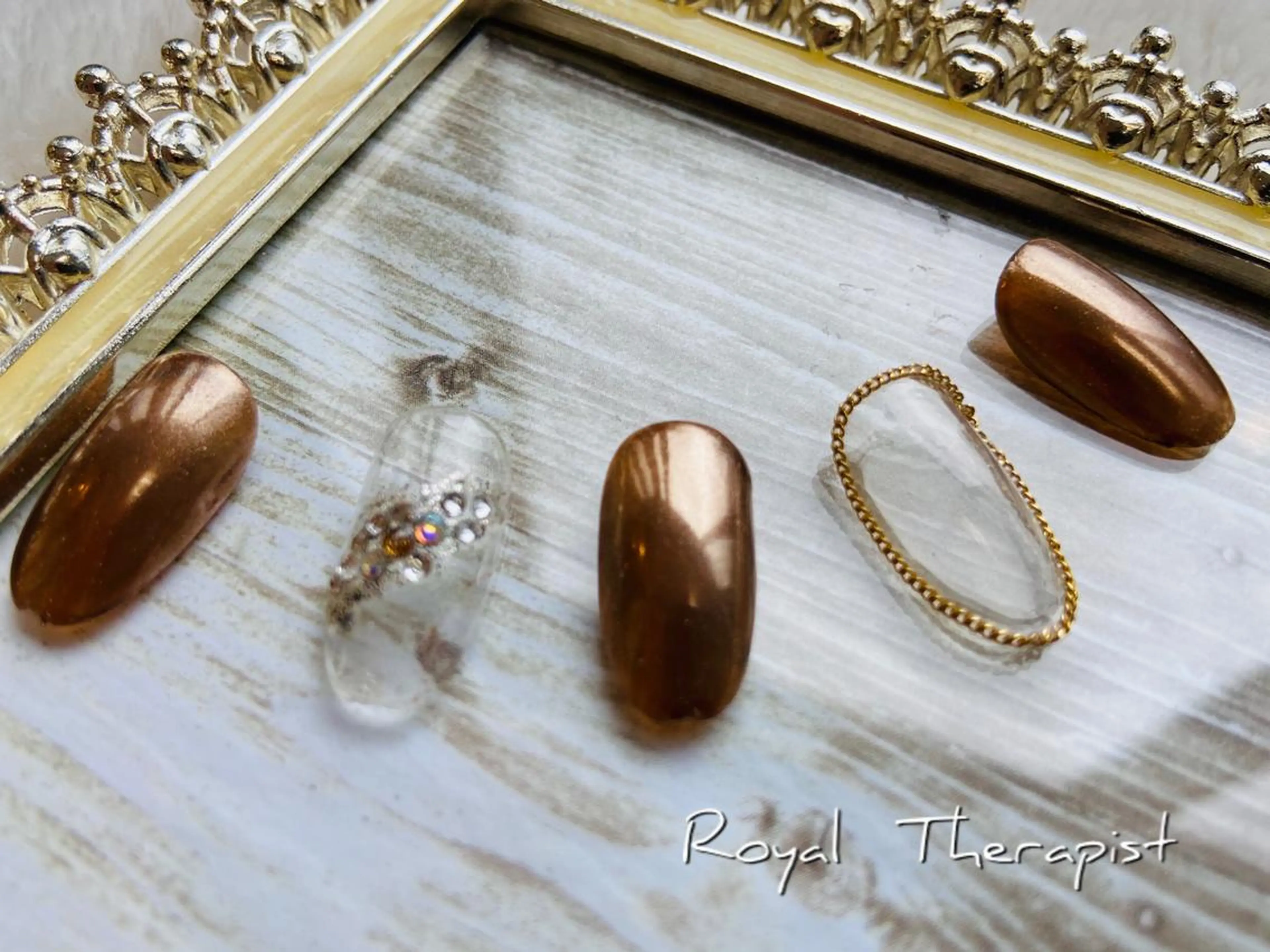 ネイル 【尾下】 ロイヤル•セラピストのネイルデザイン