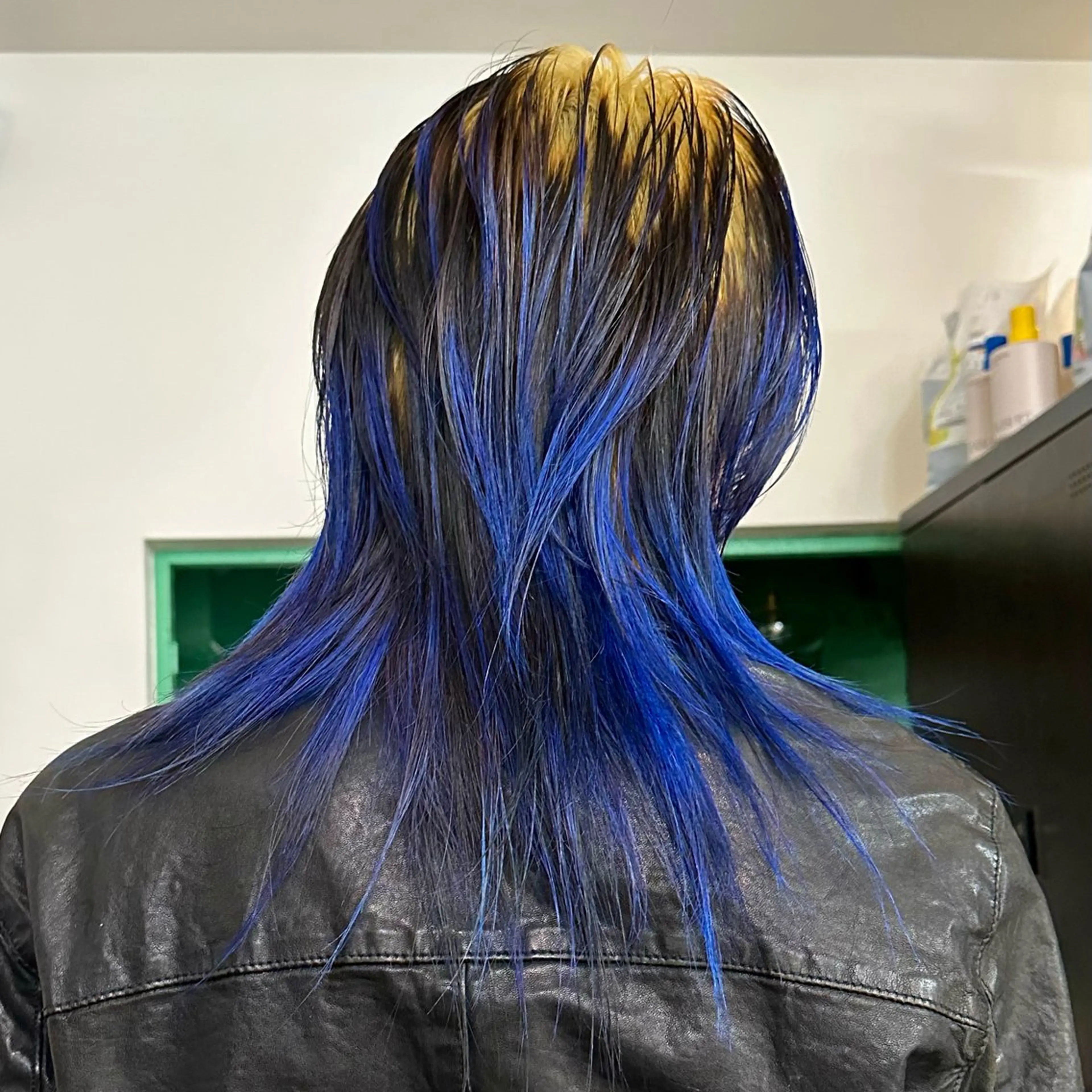 カラー ブルーカラー デザインカラー ハイトーンカラー slit kokoroのヘアスタイル