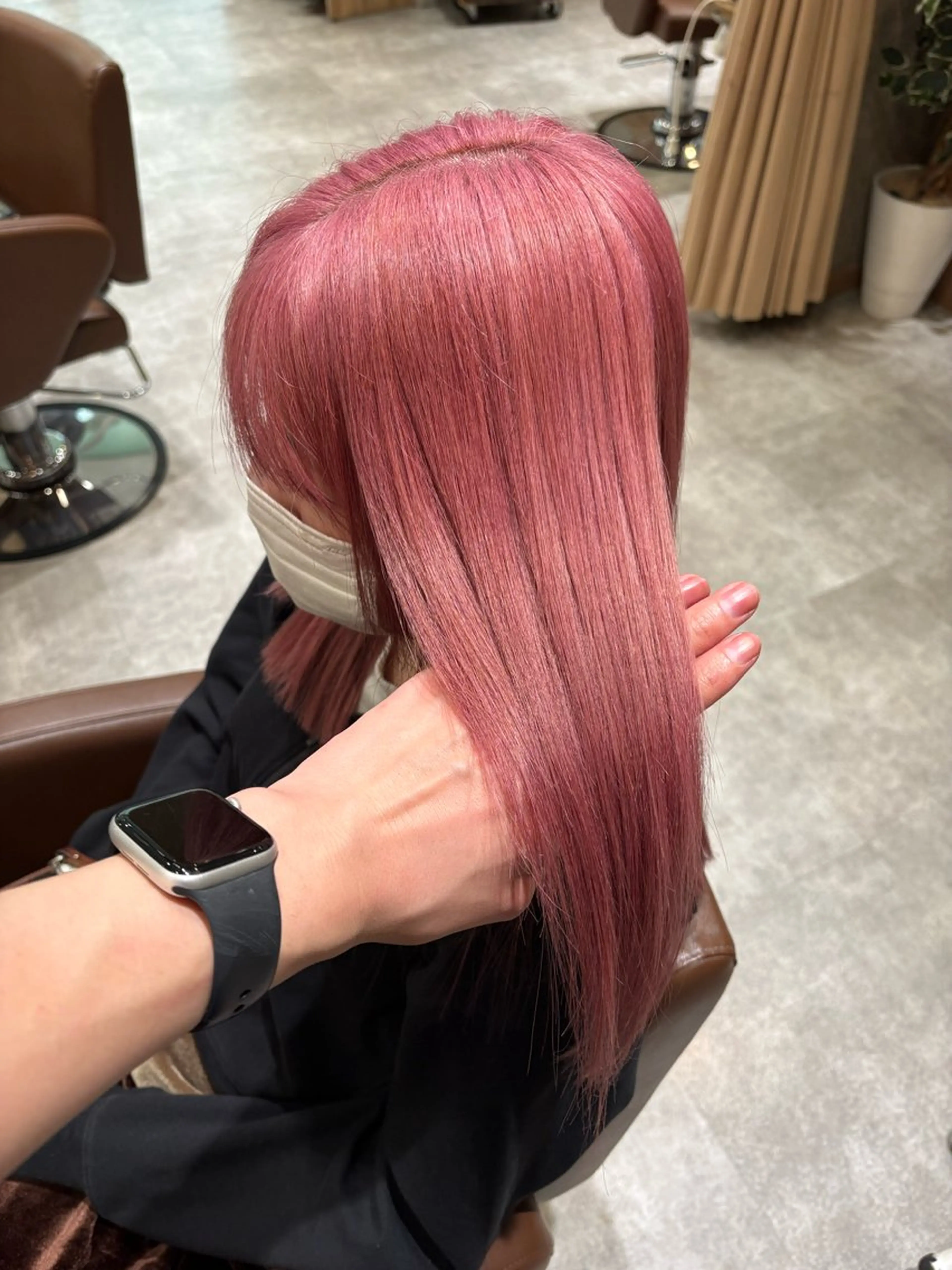 セミロング カラー ピンクカラー カット ヘアカラー 髙橋 怜司のヘアスタイル