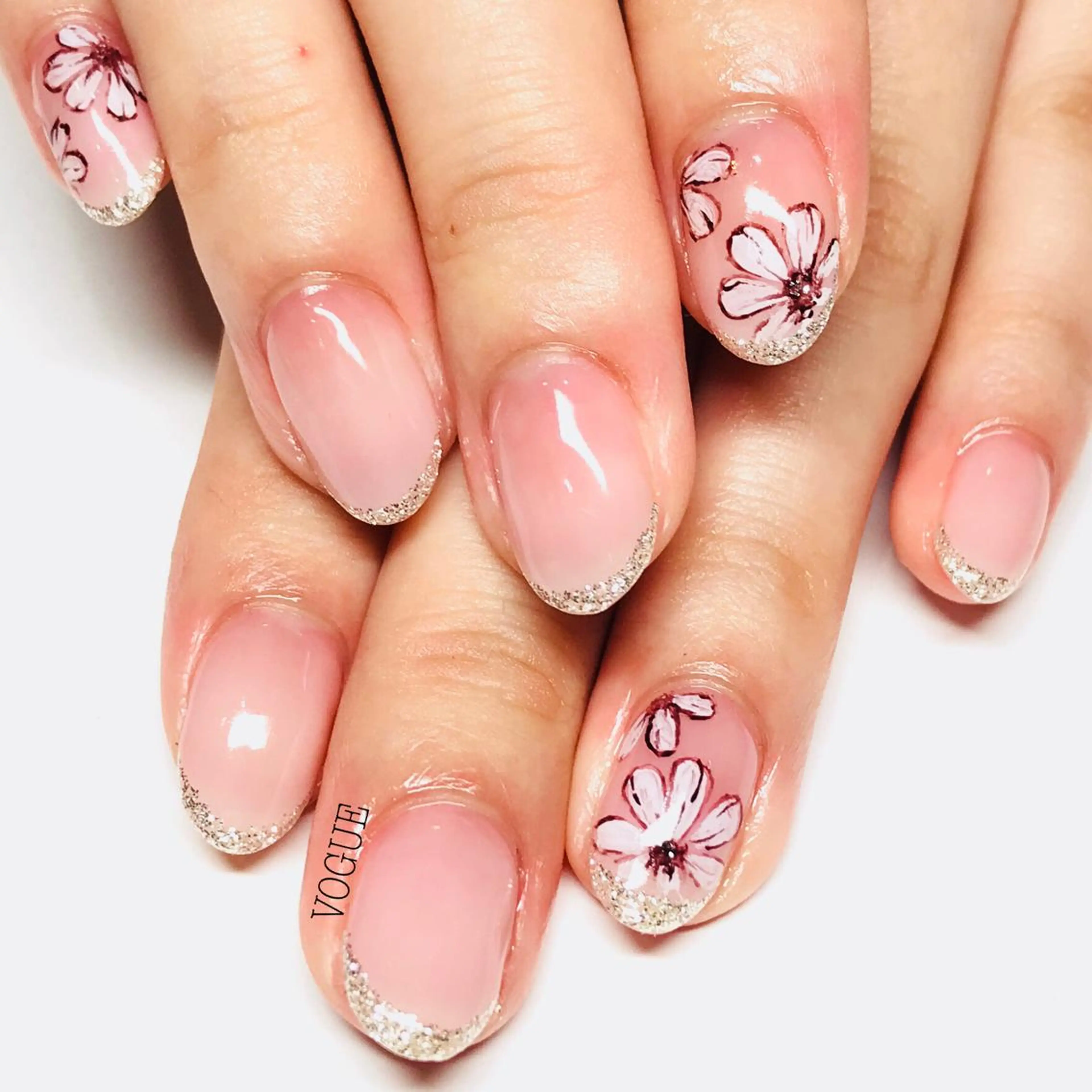 ネイル フレンチネイル ハンドネイル VOGUE ×SWANのネイルデザイン