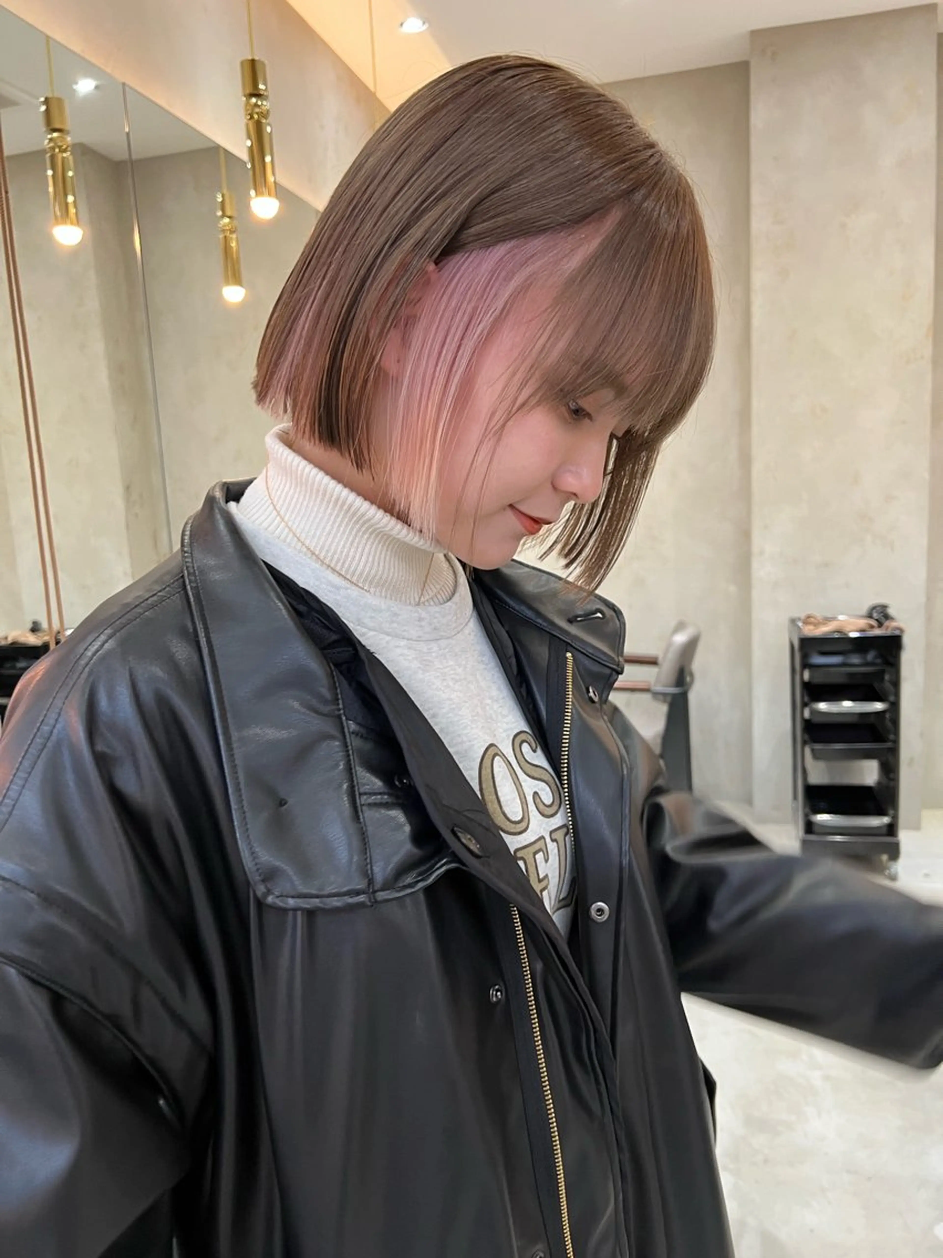 ショート カラー ブリーチ ハイトーンカラー インナーカラー ピンクカラー ホワイトピンク カット ヘアカラー トリートメント ブリーチ特化 梅田本多翔のヘアスタイル