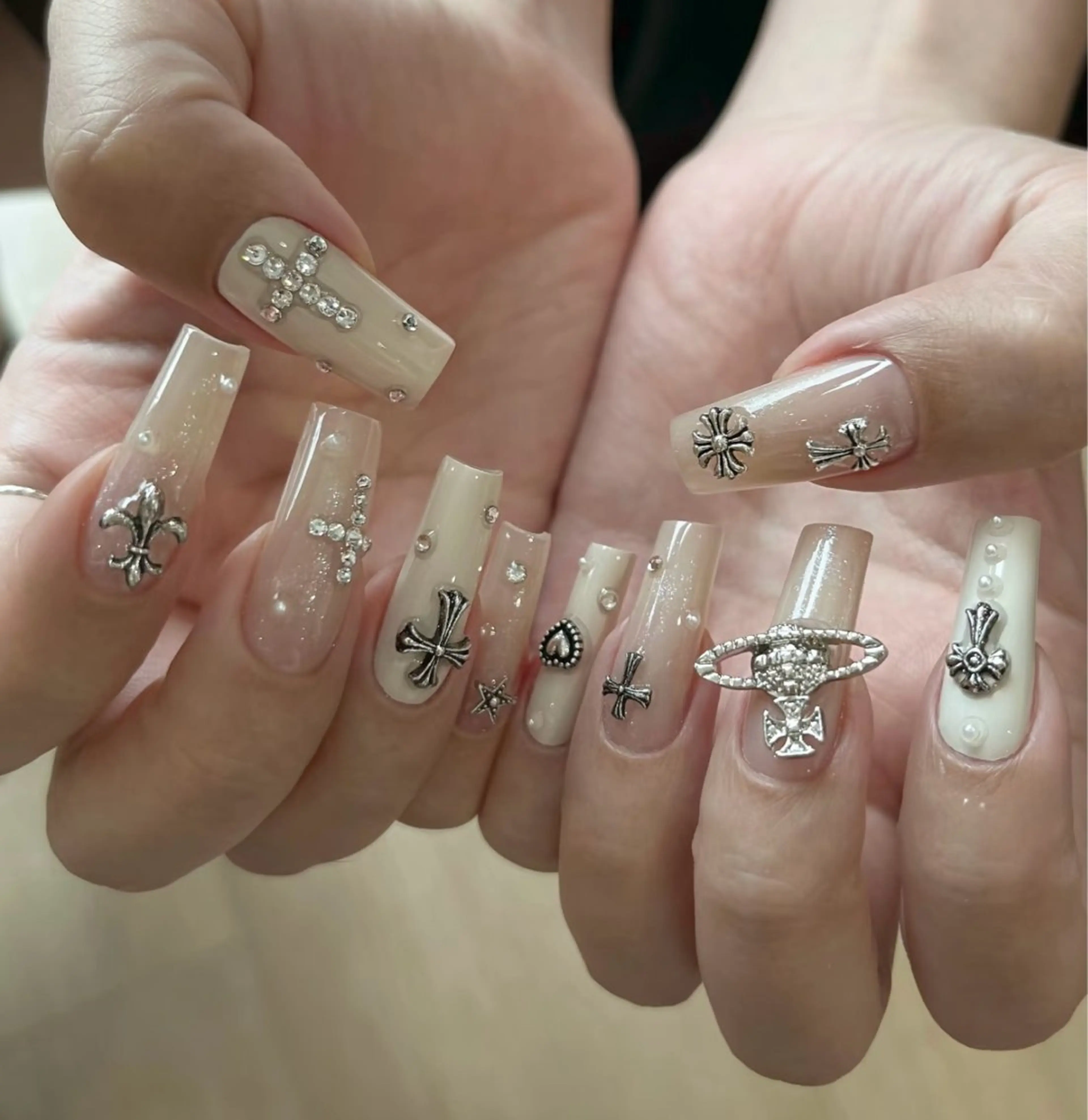 ネイル べっ甲ネイル チークネイル 成人式 長さ出し フラッシュネイル ハンドネイル ハンドケア For you. Nail Salonのネイルデザイン