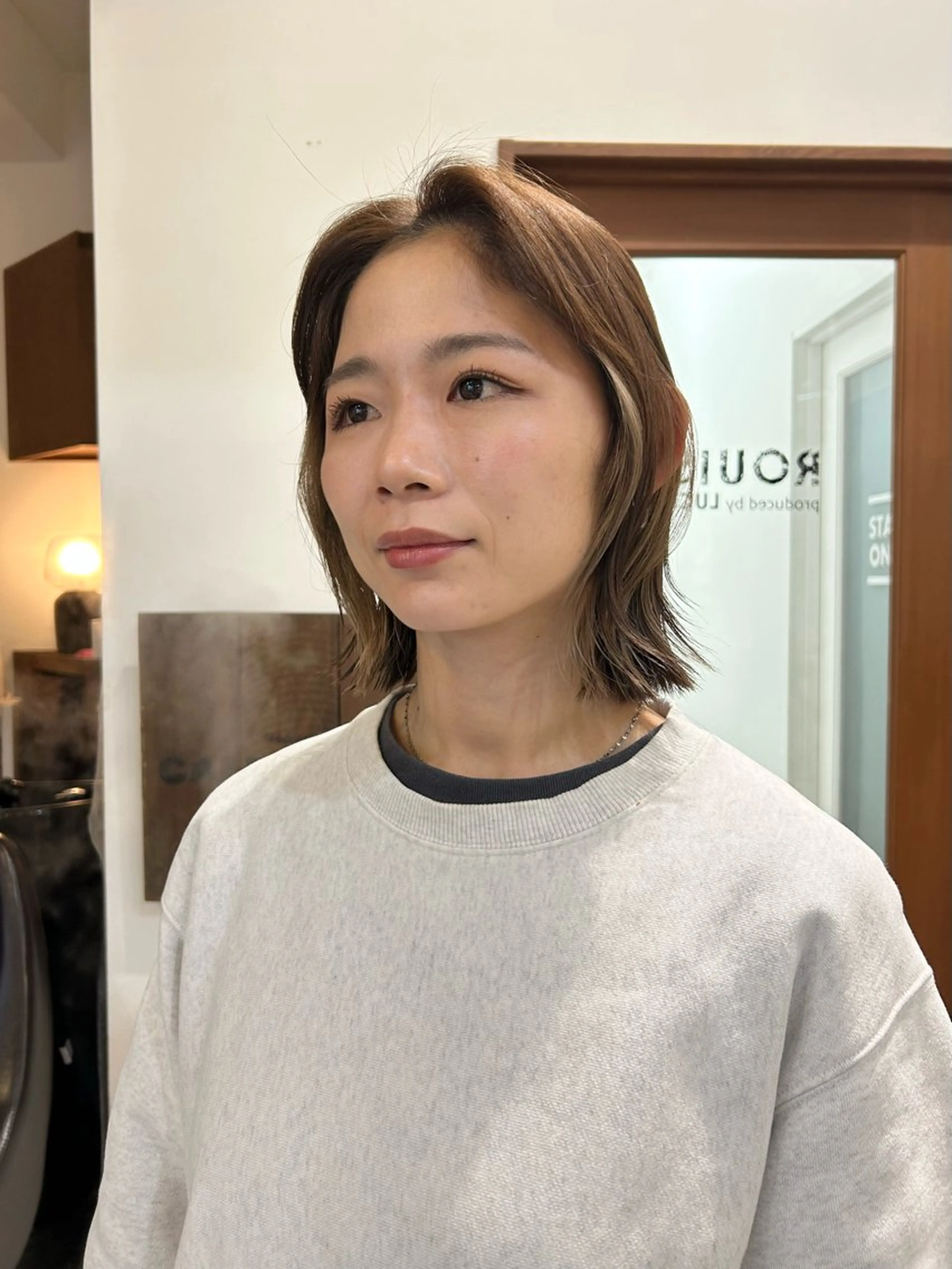 ミディアム カラー イヤリングカラー ROUIS/ mioのヘアスタイル