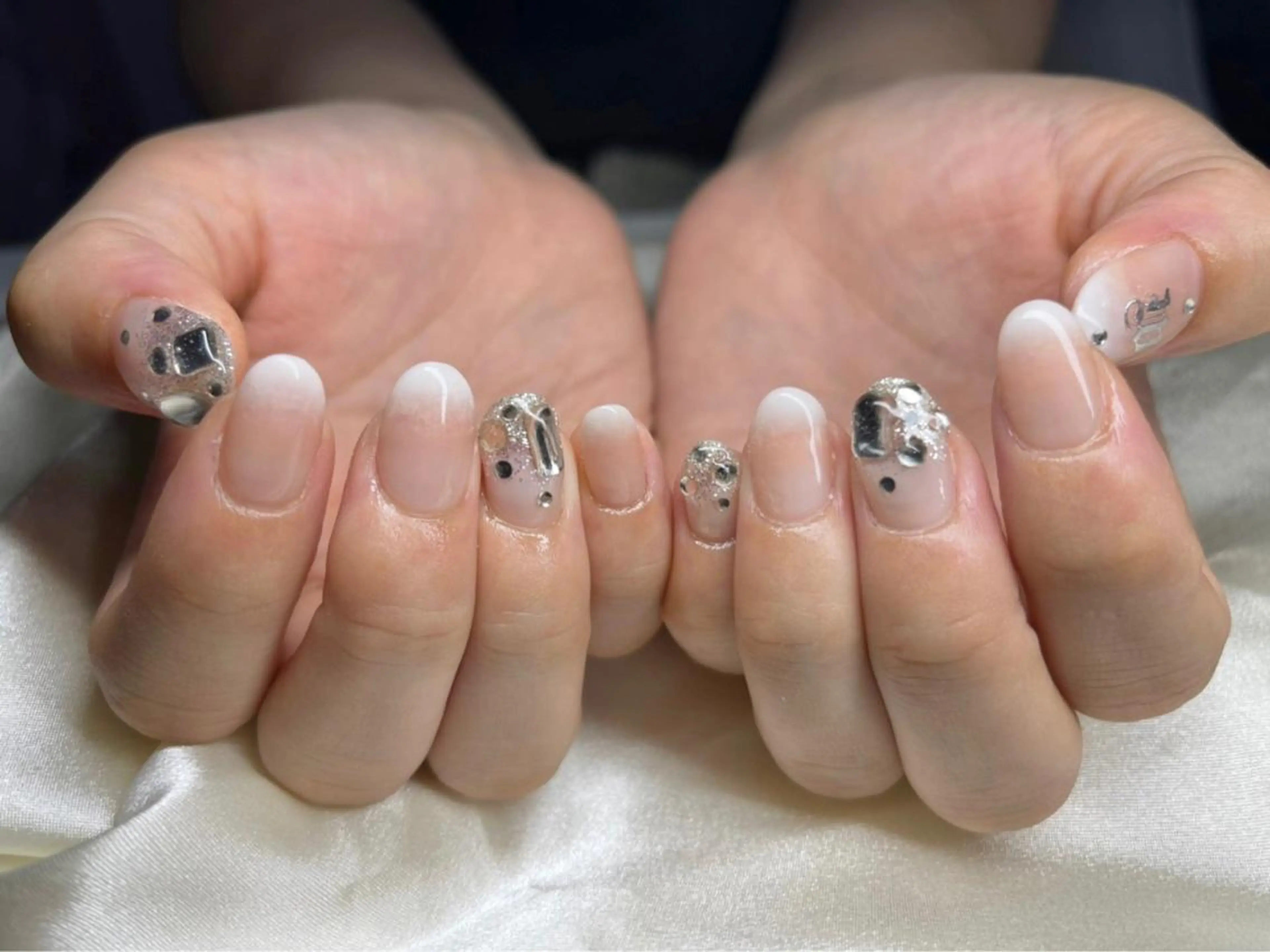 ネイル マツエク・マツパ アイブロウ 韓国風マツエク パリジェンヌラッシュリフト まつげパーマ ワンホンマツエク 長さ出し ハンドネイル Nail&eye Belire 新宿のネイルデザイン