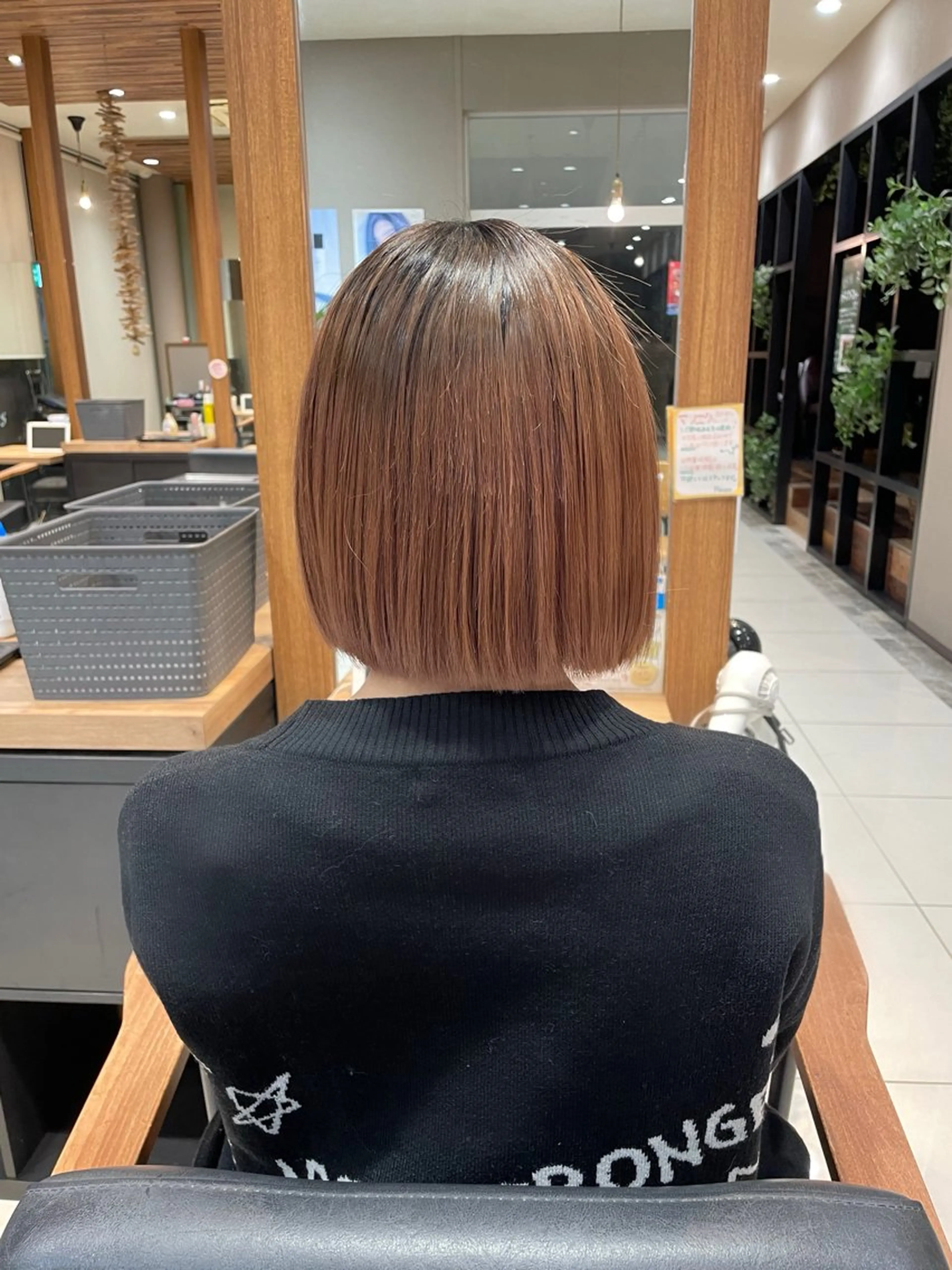 ミディアム 小嶺 歩夏のヘアスタイル