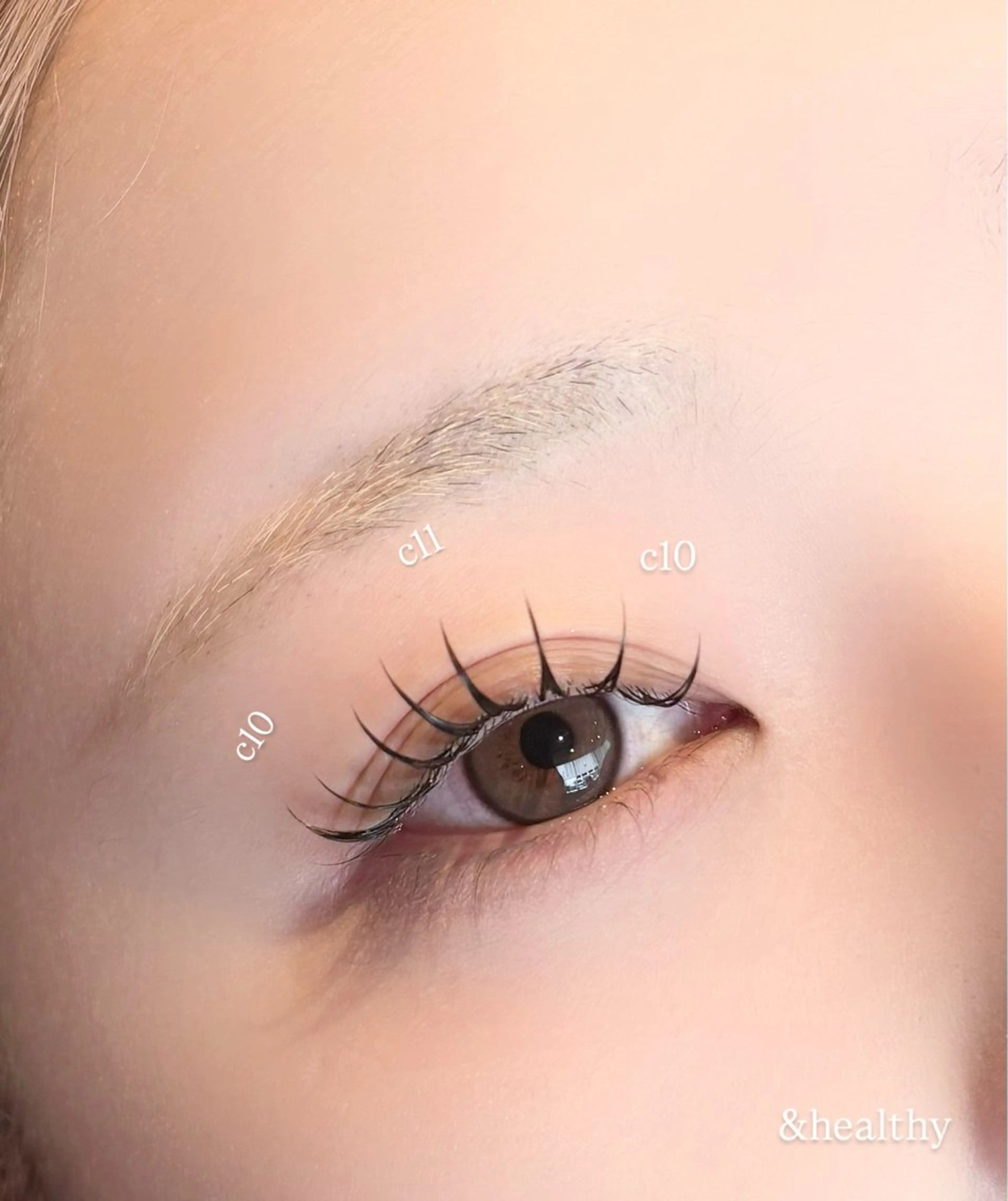 マツエク・マツパ LUCY NAIL&EYE所属・LUCY心斎橋 奥野の眉毛・アイブロウイメージ