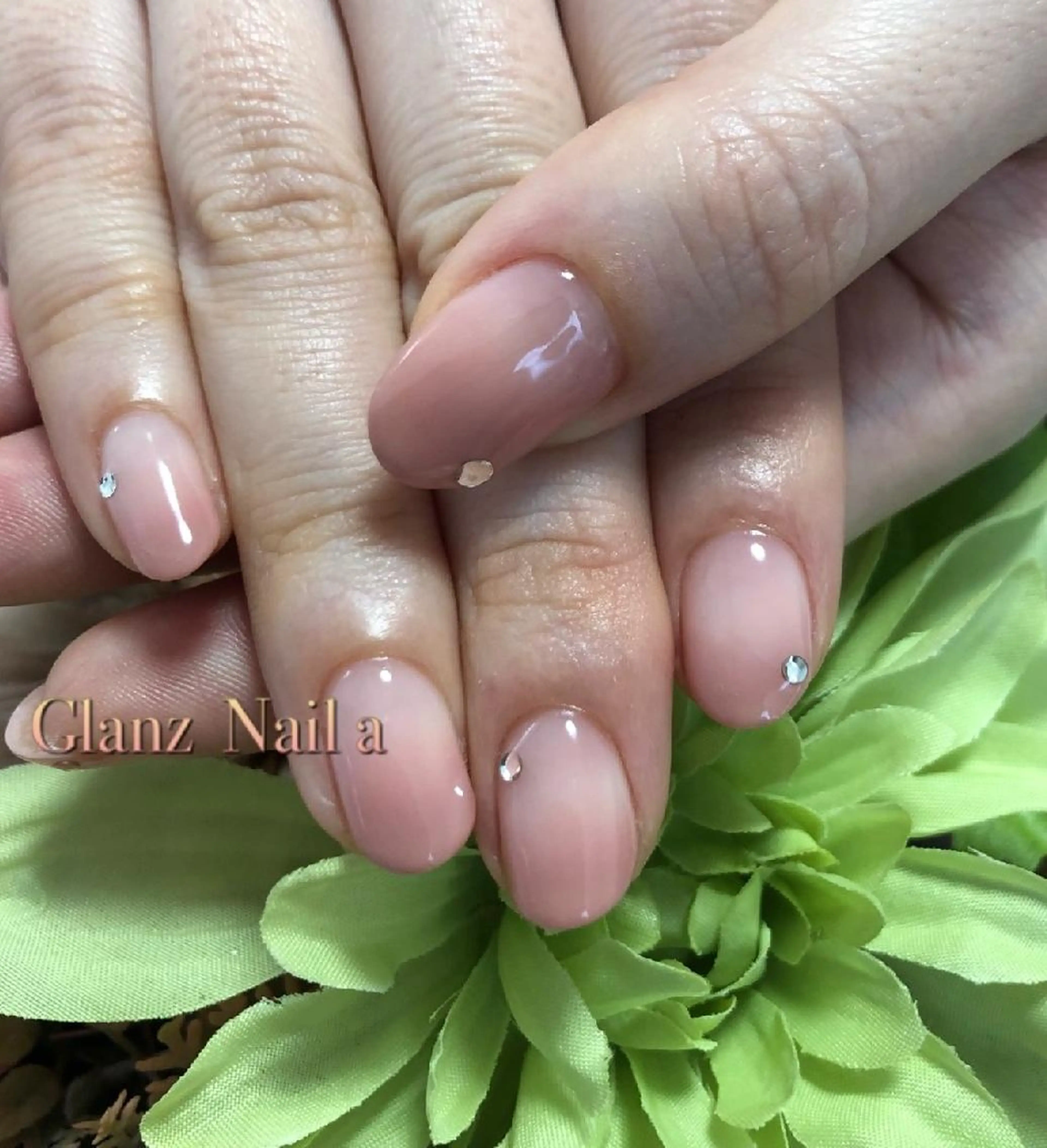 ネイル グラデーション オフィスネイル ストーンネイル Glanz  Nail aのネイルデザイン