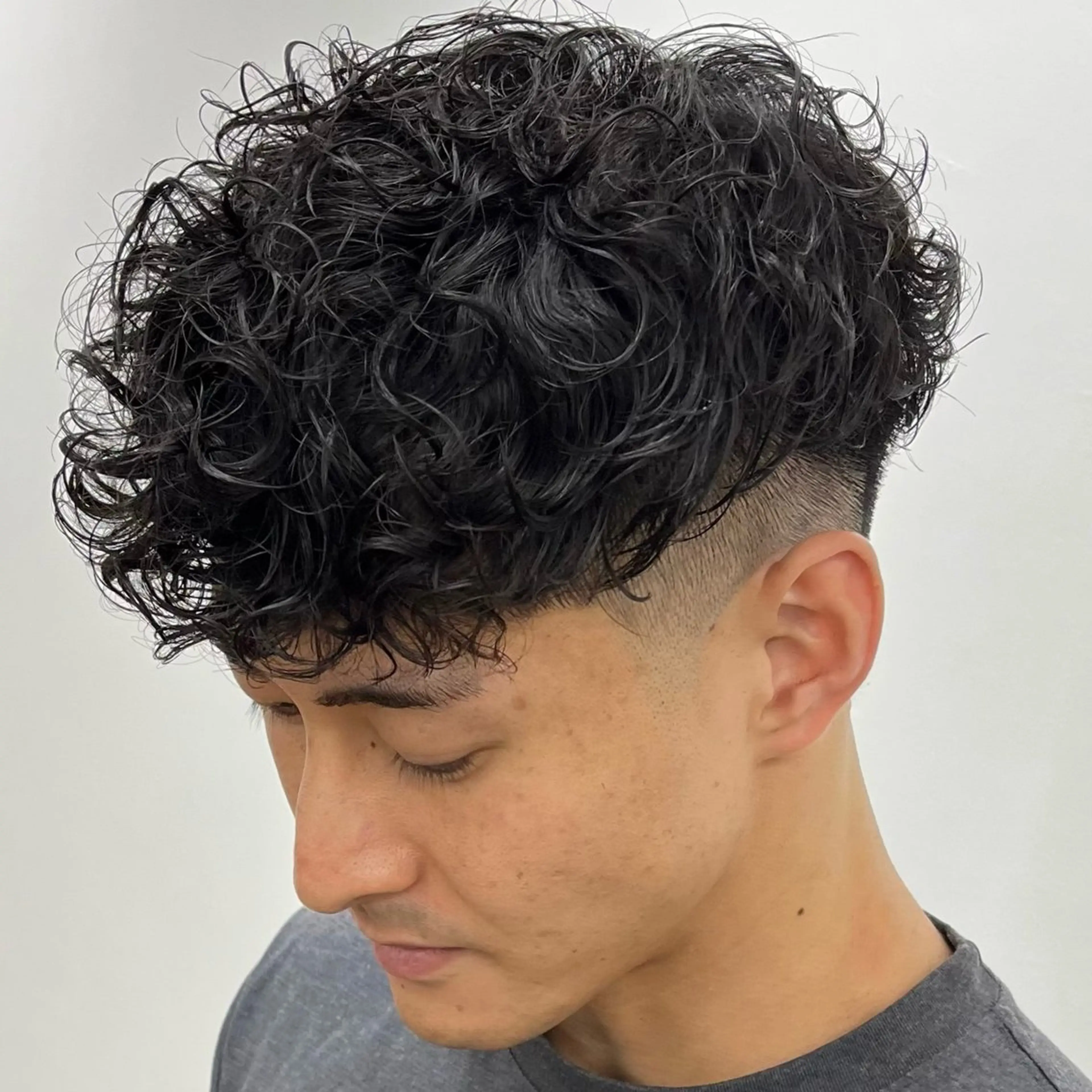 ショート パーマ メンズ フェードカット メンズパーマ スキンフェード スペインカール ツイストスパイラルパーマ カット パーマ 立川/メンズパーマ 厚進太郎のヘアスタイル