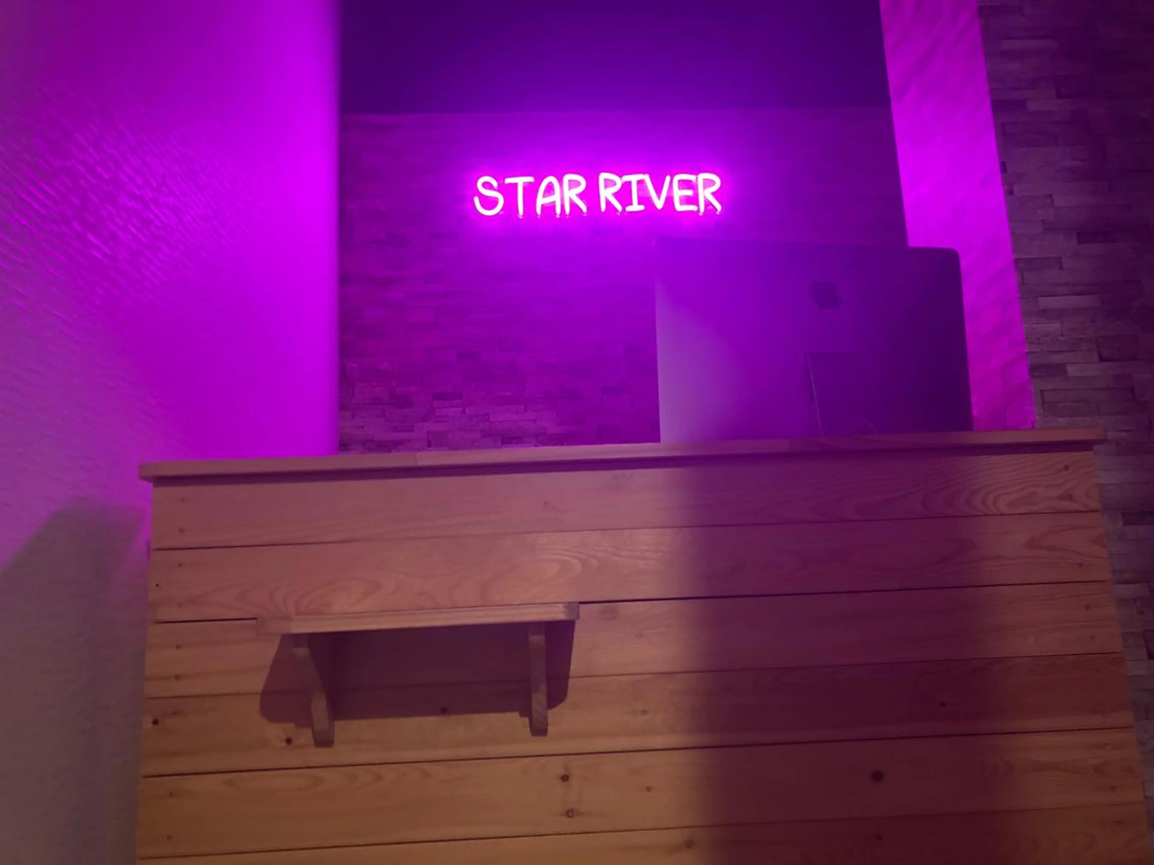 ヘアカラー&縮毛矯正 STAR☆RIVERのヘアスタイル