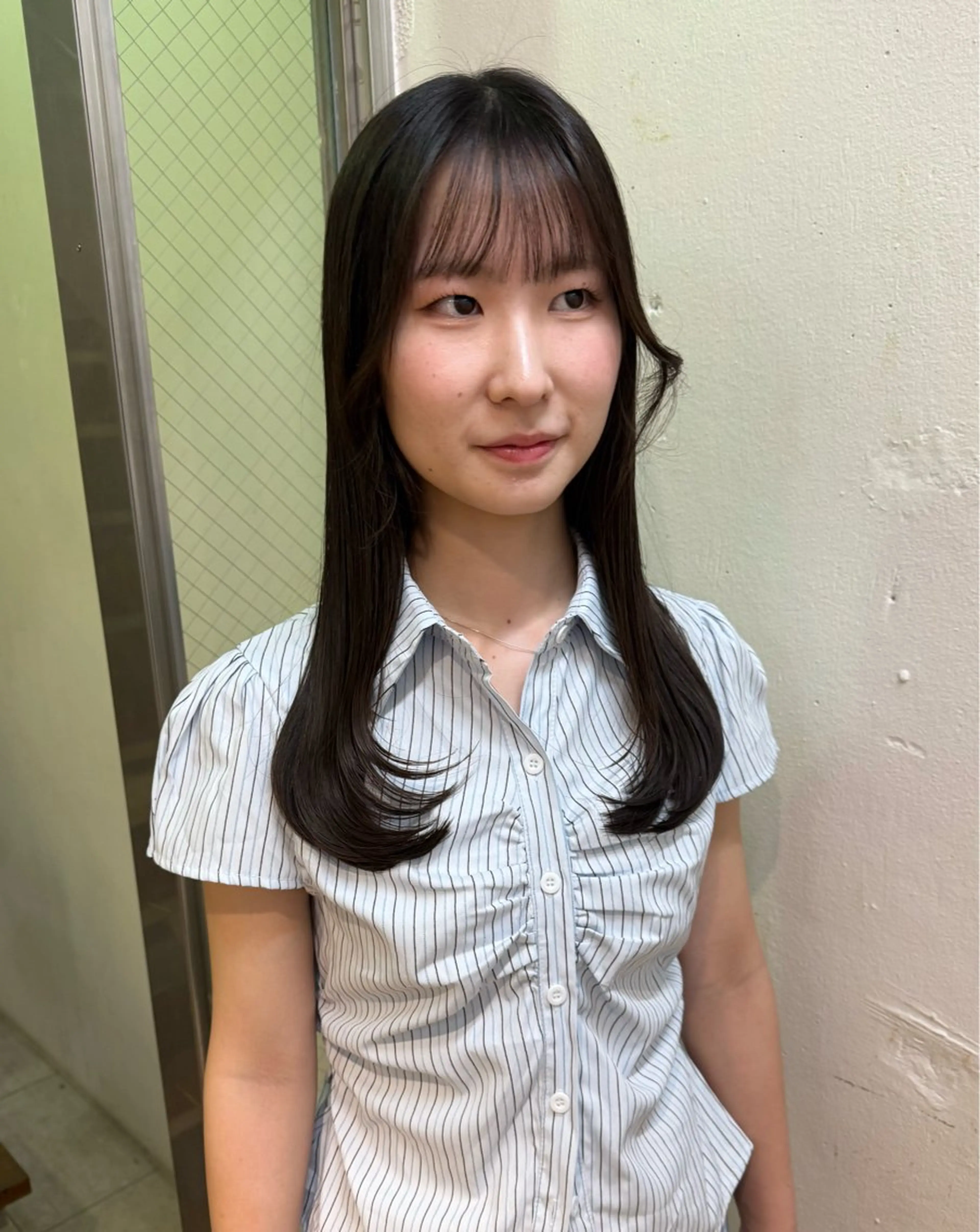 セミロング レイヤーカット 暖色カラー/ ストレート/くるみのヘアスタイル