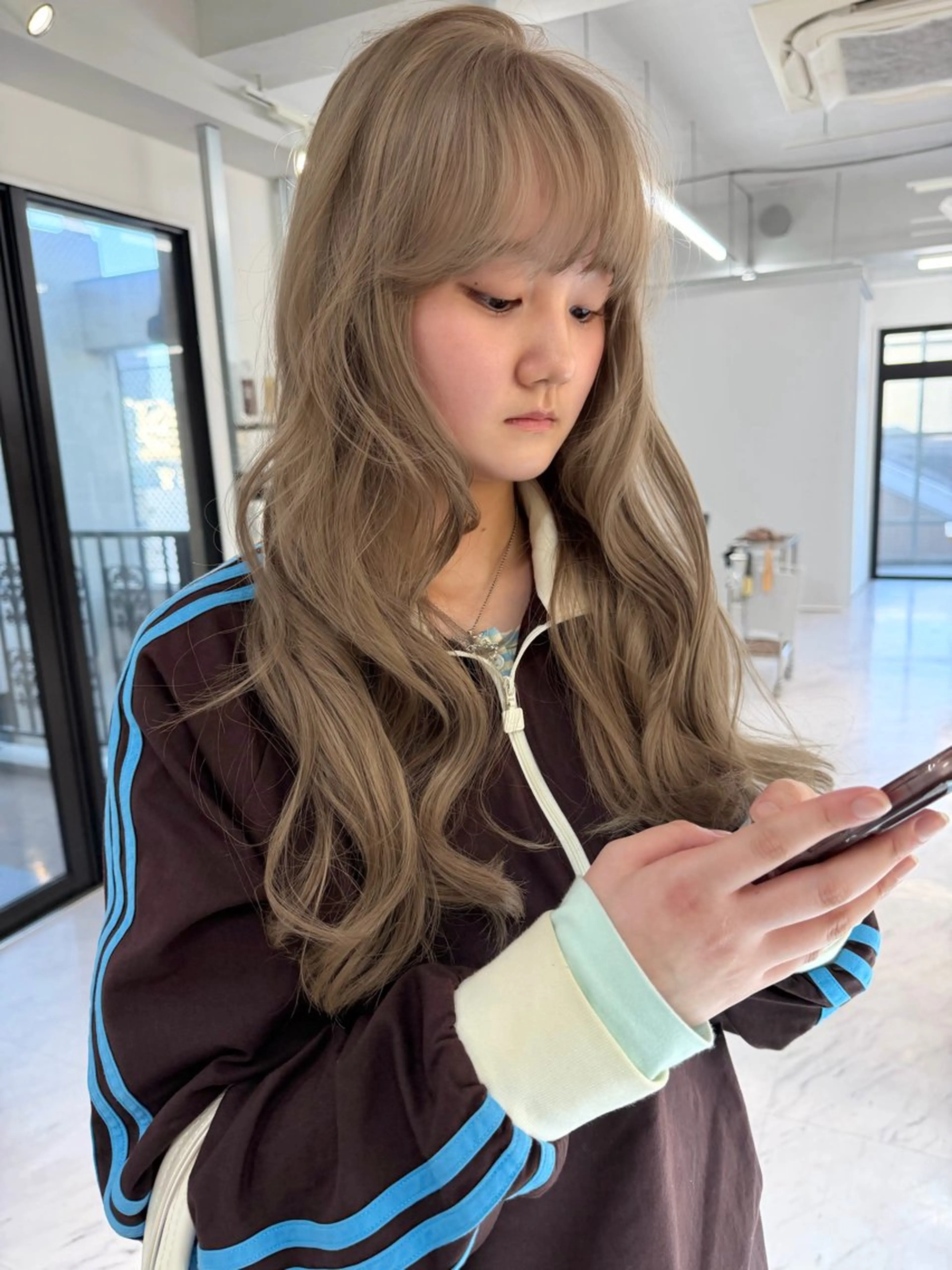 ロング カラー ベージュカラー ブリーチ ケアブリーチ デザインカラー ダブルカラー ヘアカラー トリートメント TATSUブリーチ/ ミルクティーベージュのヘアスタイル