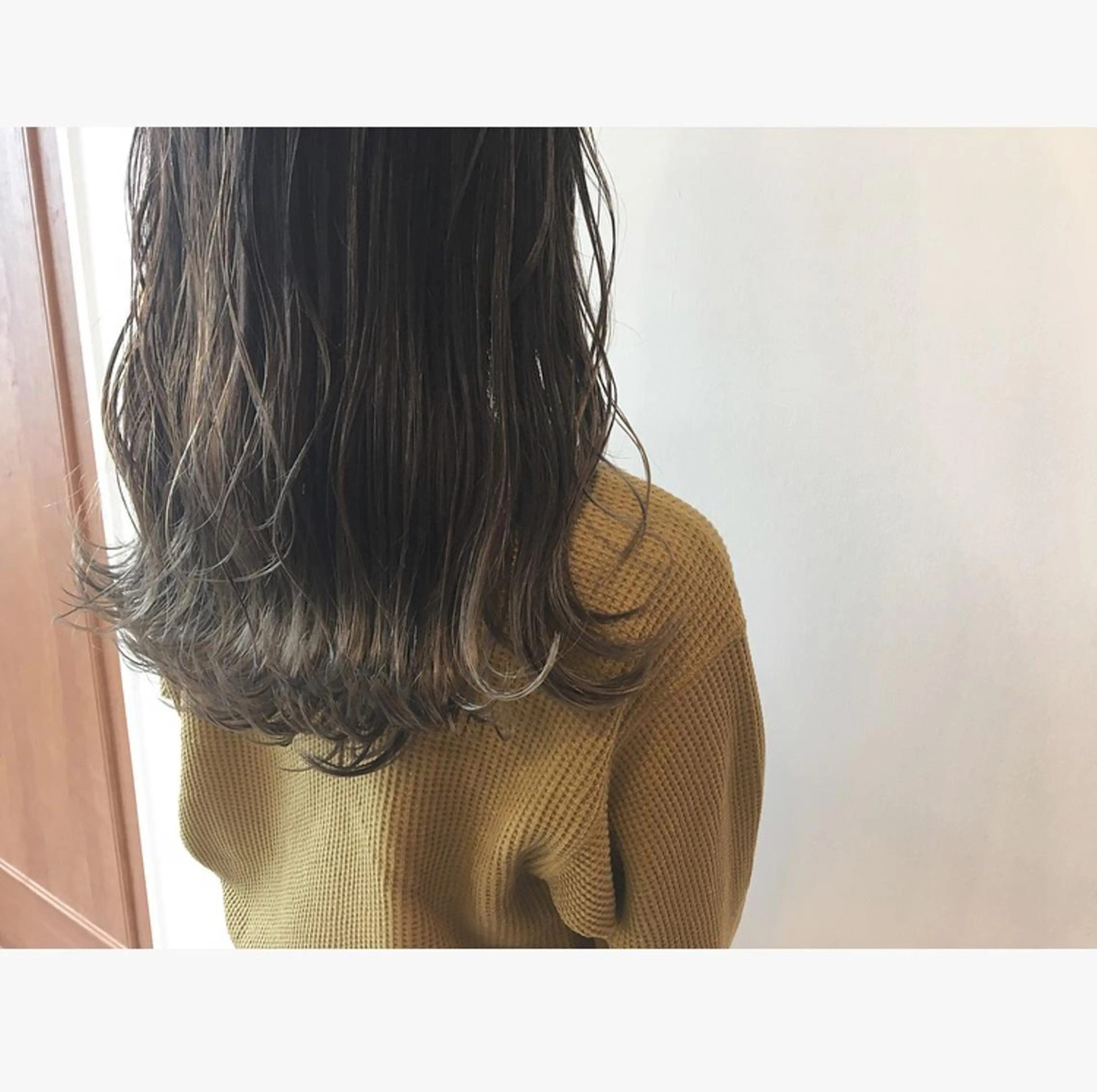 ミディアム カラー アッシュ ブリーチ 透明感カラー グラデーションカラー グレージュ カット ヘアカラー トリートメント 鈴木 翔梧のヘアスタイル