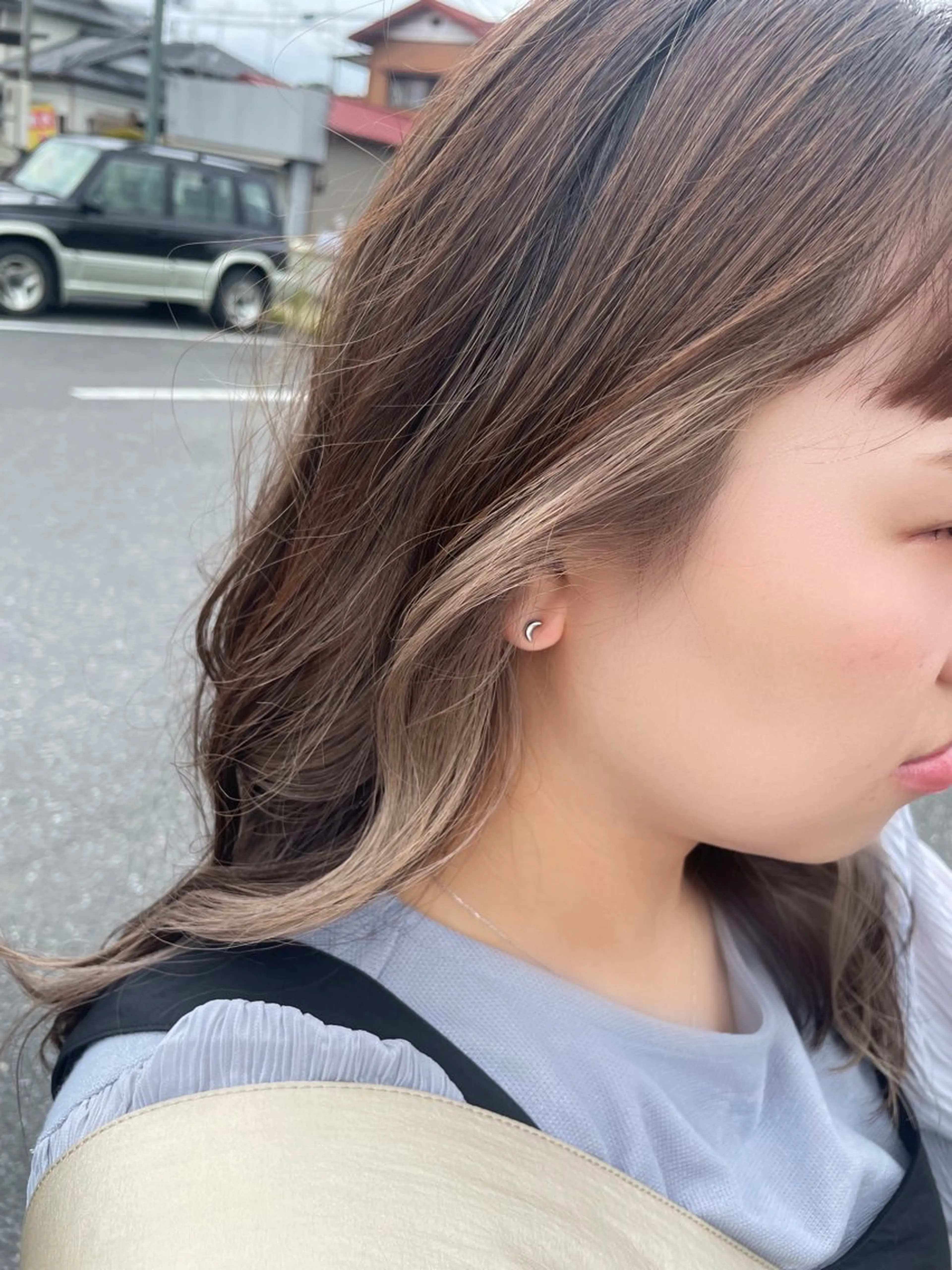 ロング カラー ベージュカラー イヤリングカラー 山田 梓のヘアスタイル