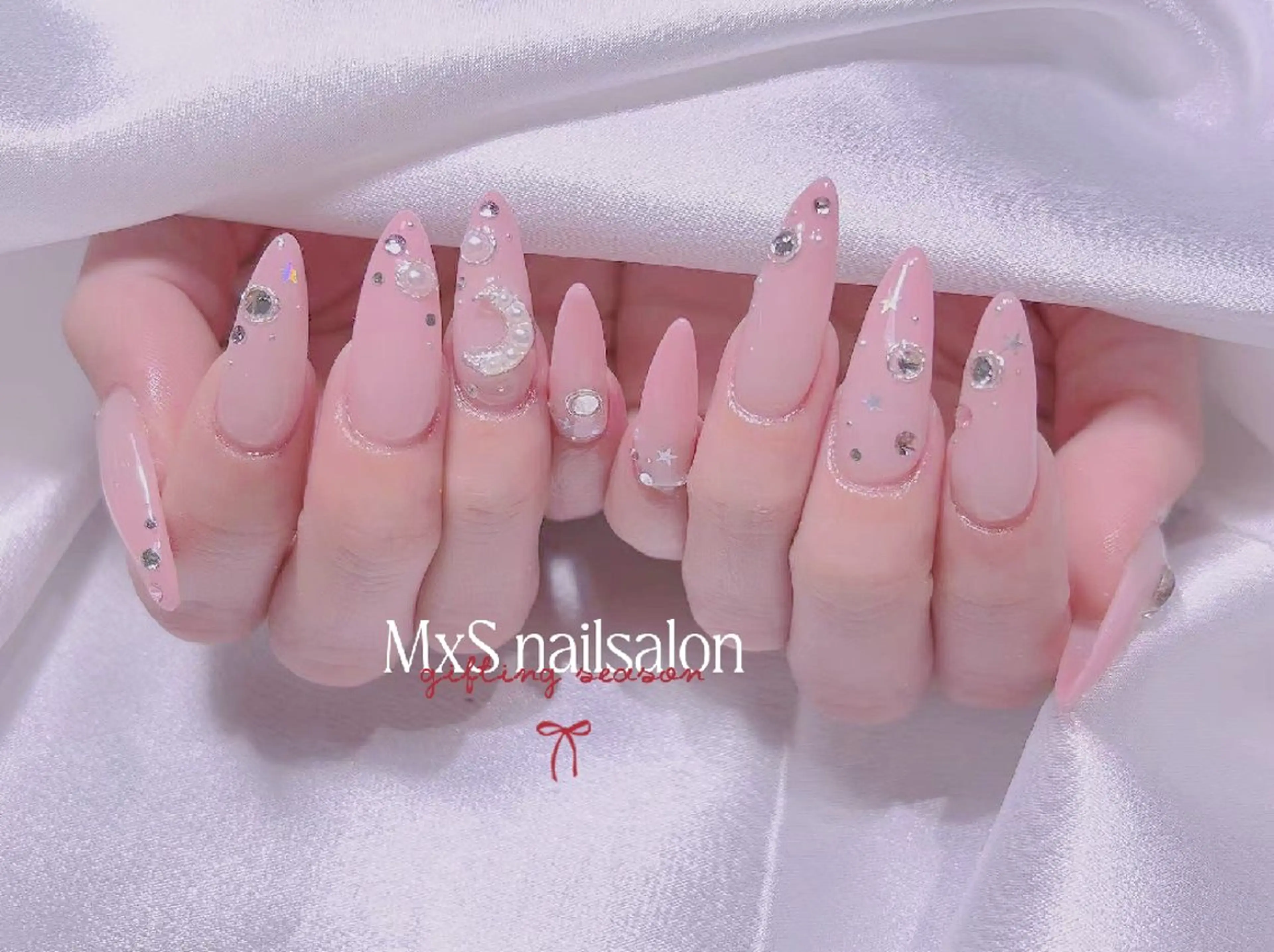 ネイル ジェルネイル 韓国ネイル マグネットネイル パラジェル バレンタイン ハンドネイル ハンドケア MxS Nail(長さだし/フィルイン/マグネット/韓国ネイル/ワンホンネイル/ワンカラー)所属・MxS リィリィのネイルデザイン