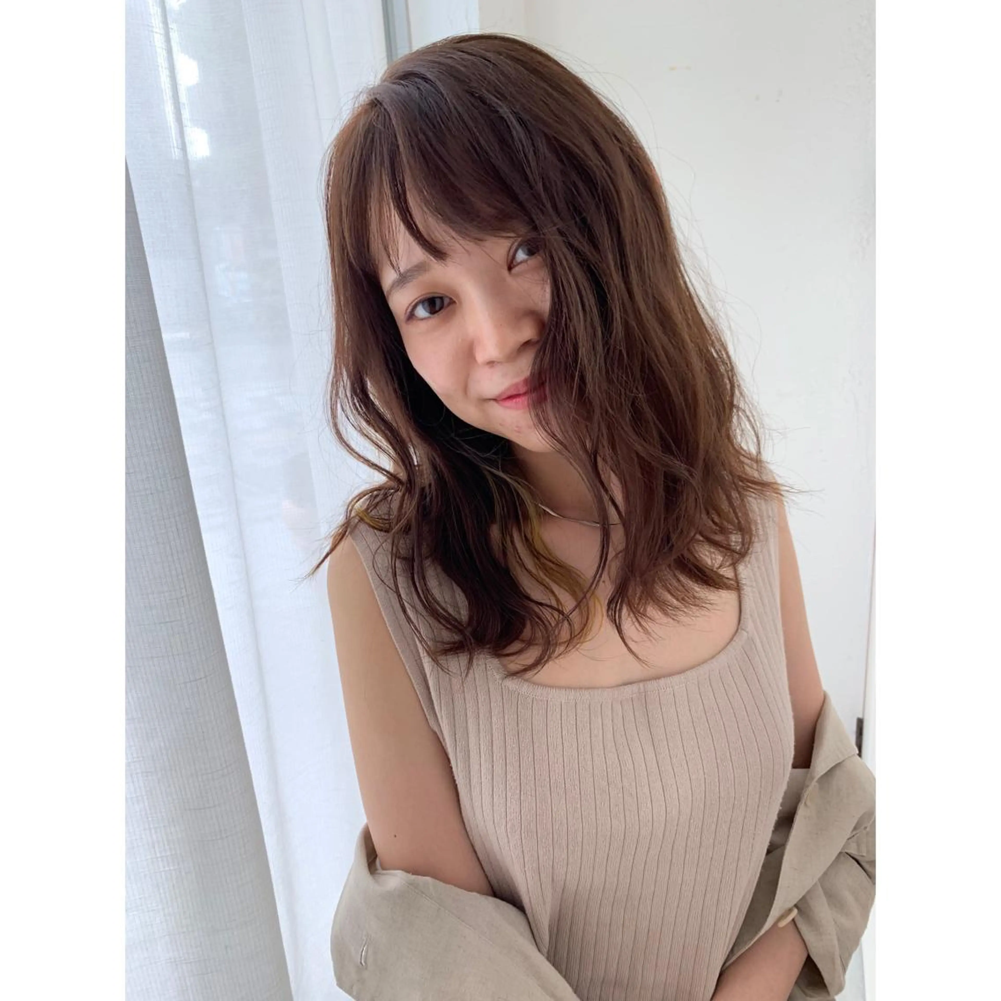 セミロング カラー fio マナミのヘアスタイル