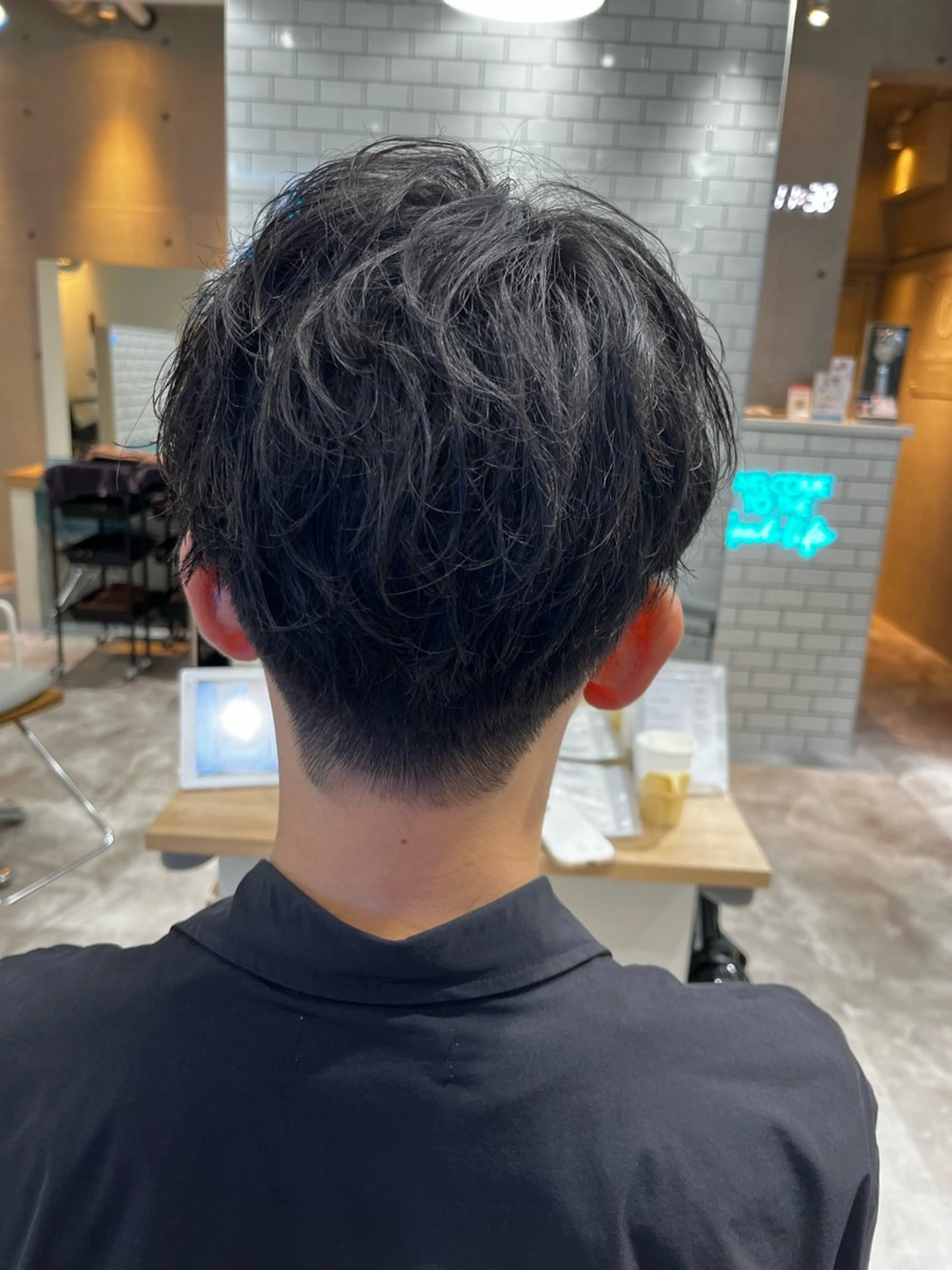 ショート メンズ センターパート くせ毛 メンズカット パーマ／稲葉のヘアスタイル