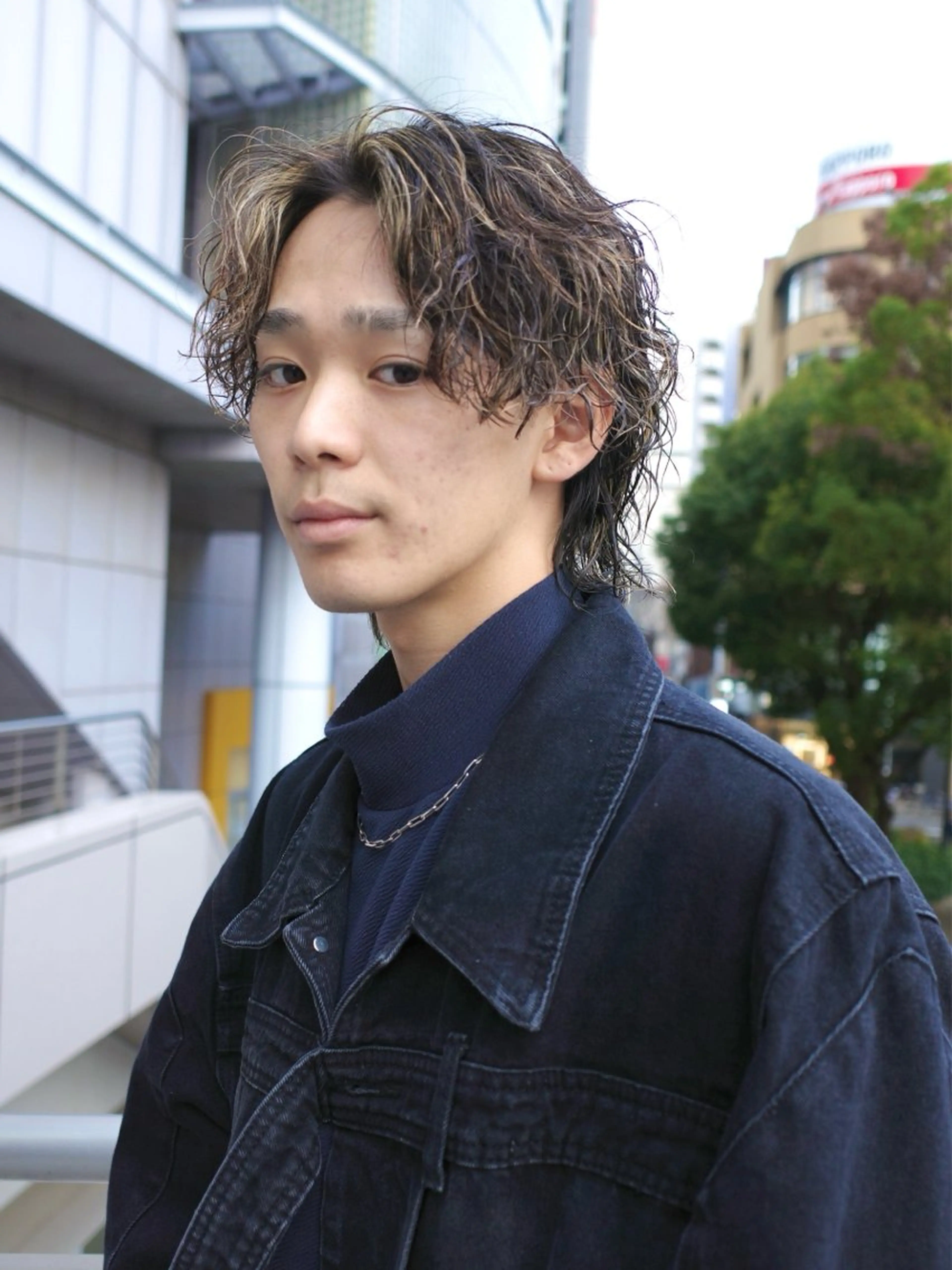 カラー パーマ メンズ センターパート メンズハイライト メンズパーマ ツイストスパイラルパーマ メンズウルフカット ボブ/髪質改善/ レイヤー/池澤慎人のヘアスタイル