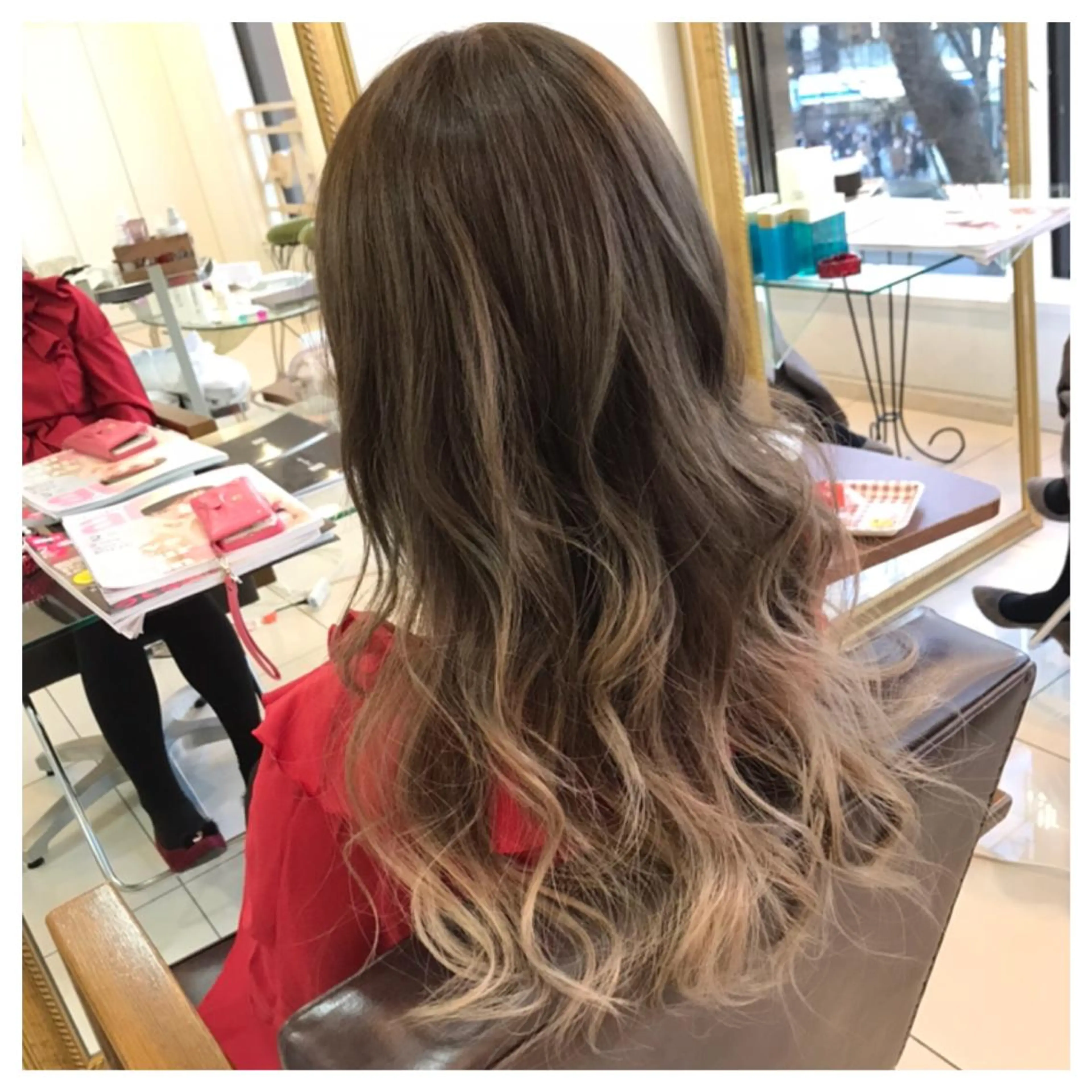 ロング カラー ヘアアレンジ ブリーチ グラデーションカラー ナチュラル艶ヘア 🌸内田彩香のヘアスタイル