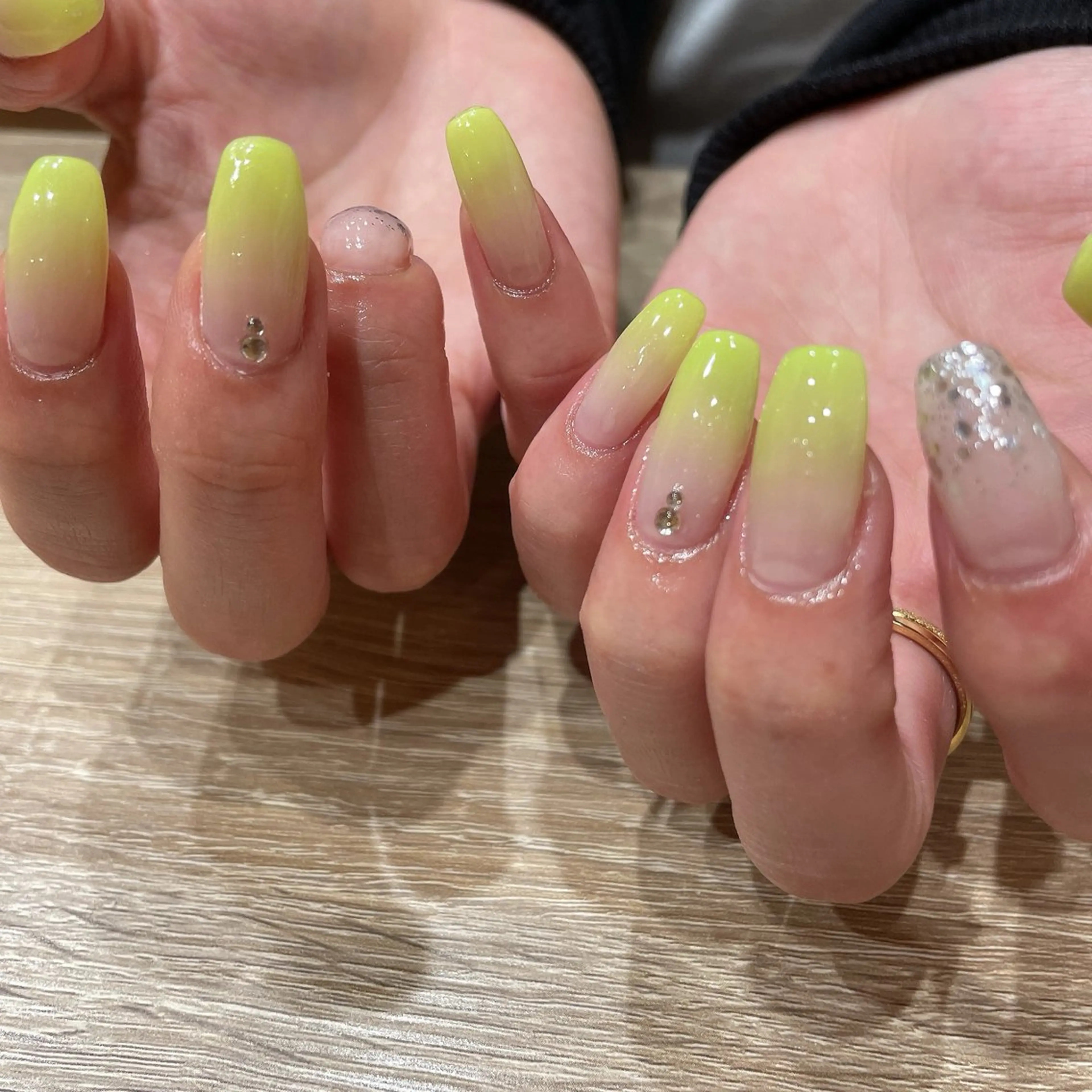 ネイル ラメ(グリッター) ロングネイル ストーンネイル ハンドネイル liberté🫧 新小岩のネイルデザイン