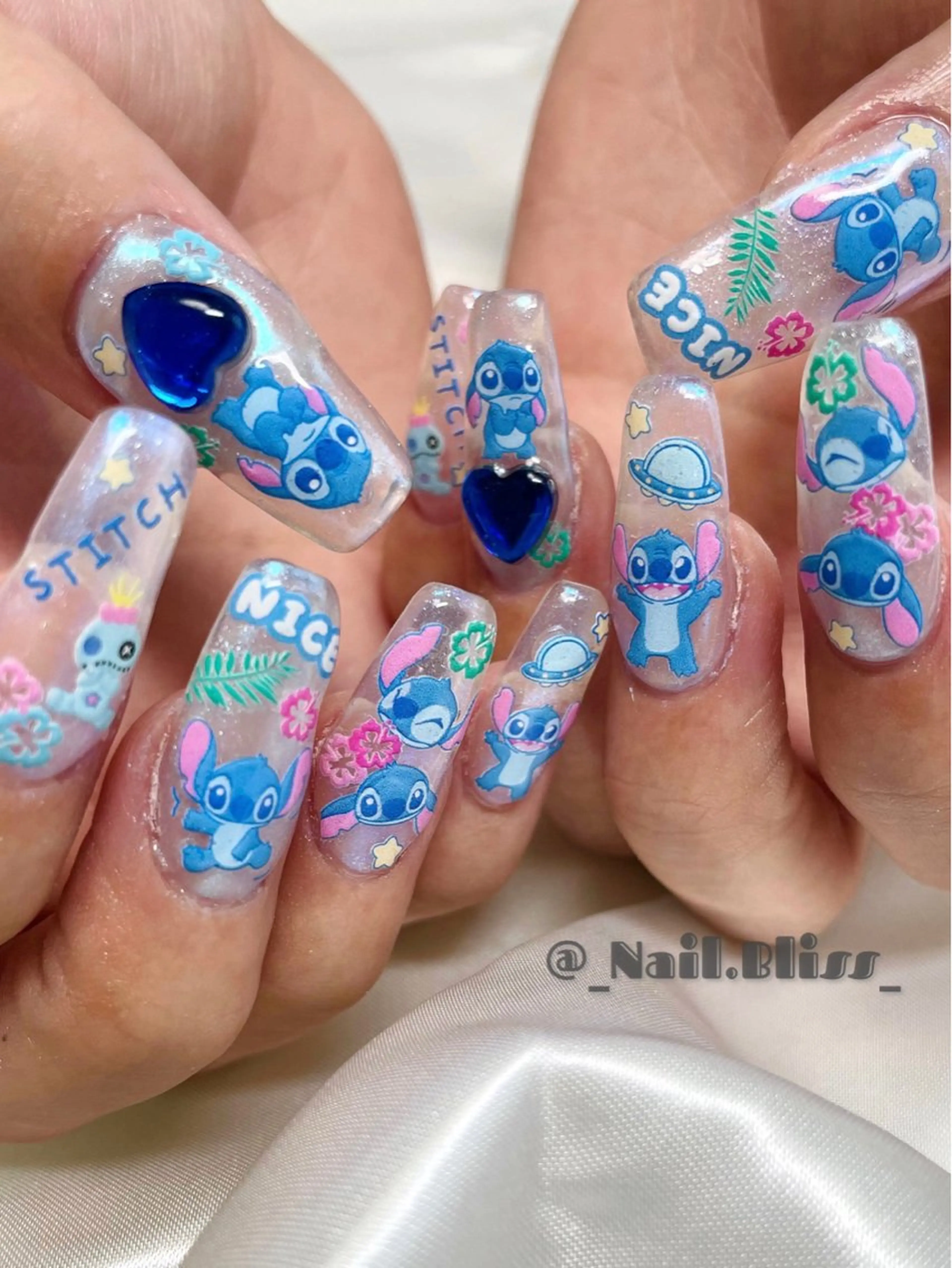 ネイル オーロラネイル 持ち込み ハンドネイル NAIL BLISSのネイルデザイン