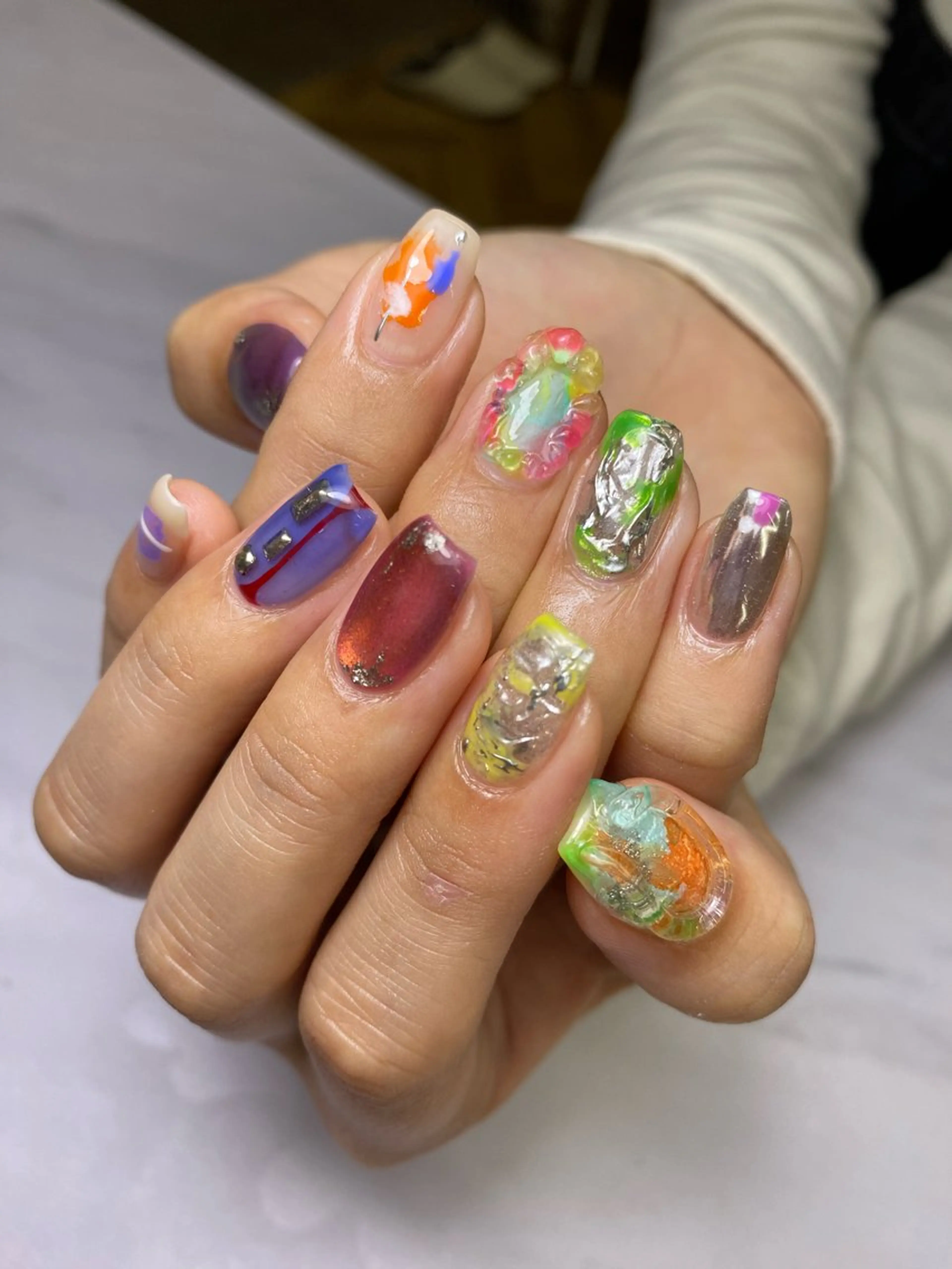 ネイル 成人式 フラッシュネイル フレンチネイル ガーリー キラキラネイル ハンドネイル 草加ニュアンスネイル 🌚hersのネイルデザイン