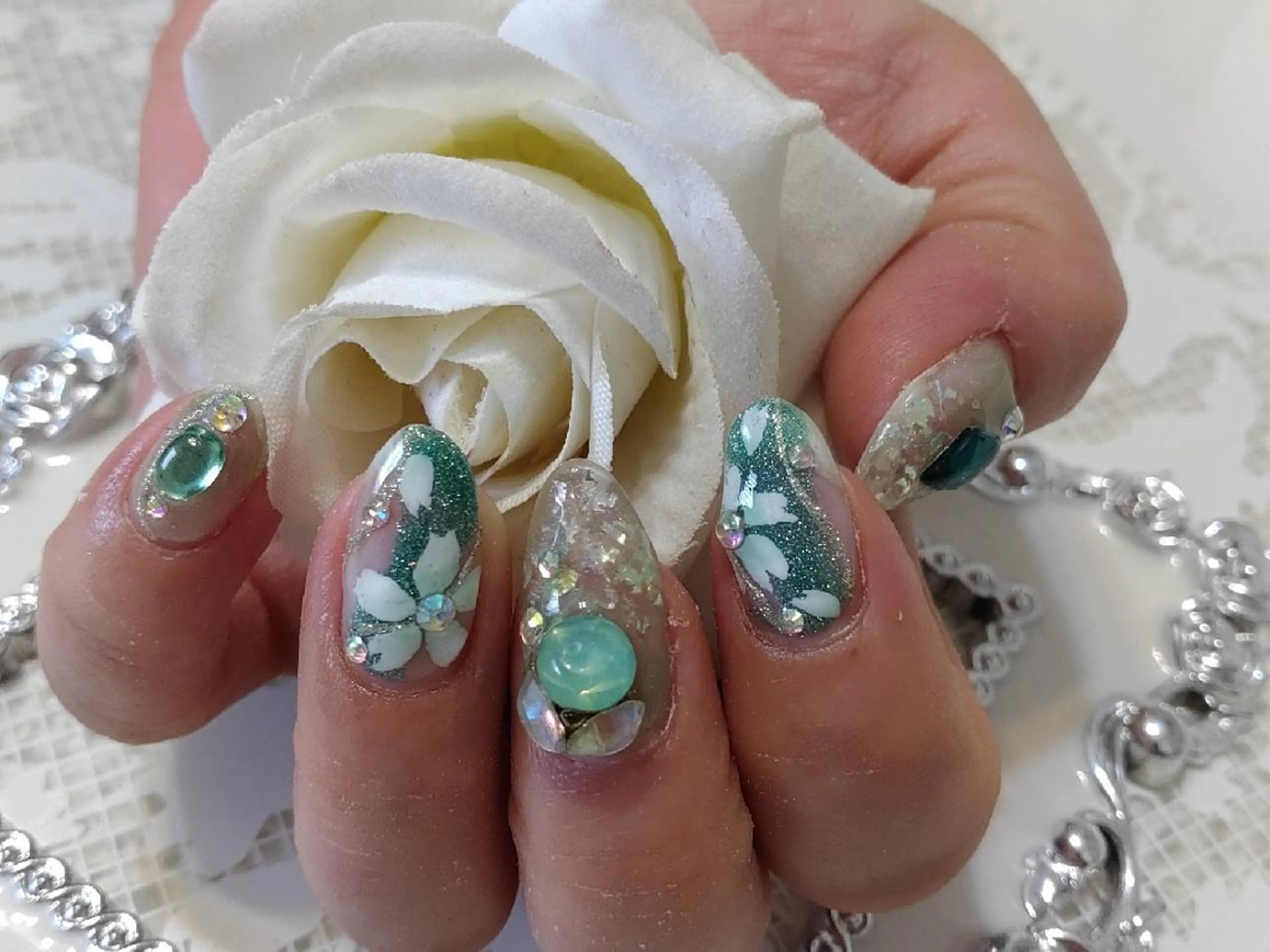 ネイル 桜ネイル グリーン エステとネイル ローズコンフォートのネイルデザイン