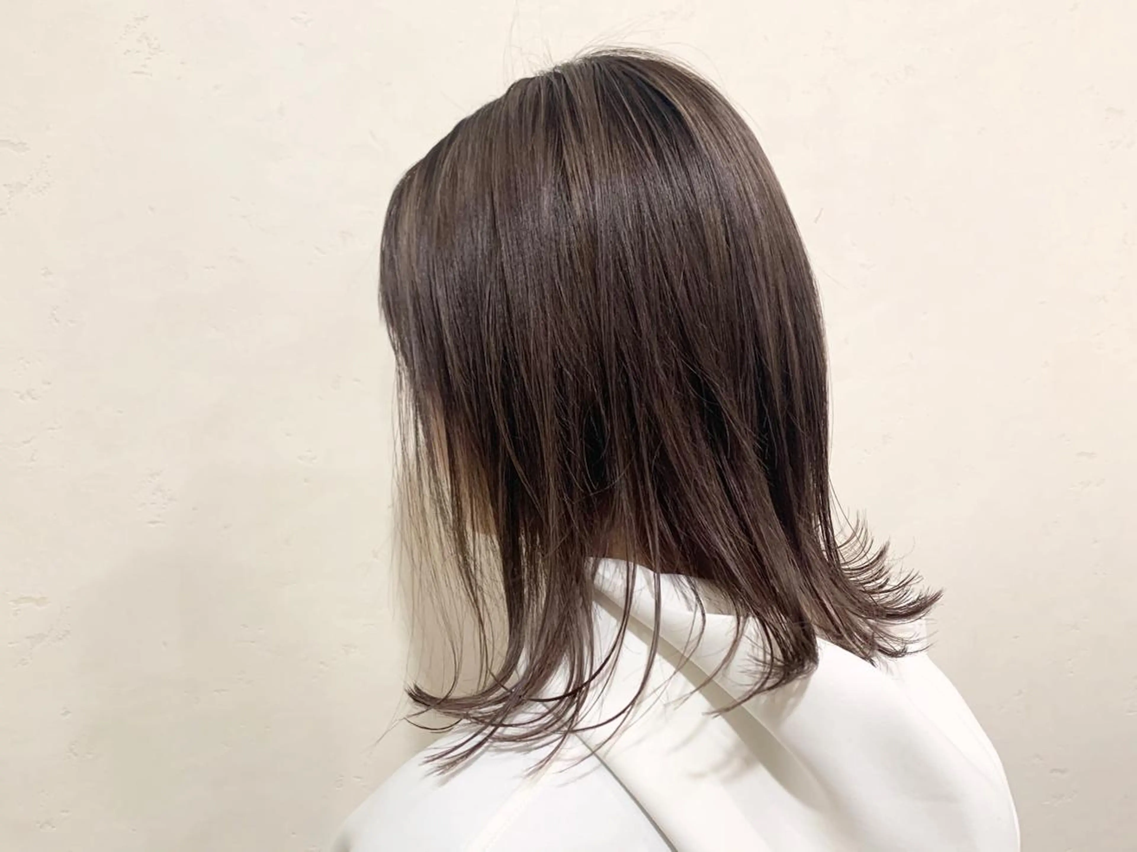 ミディアム 平居 リサのヘアスタイル