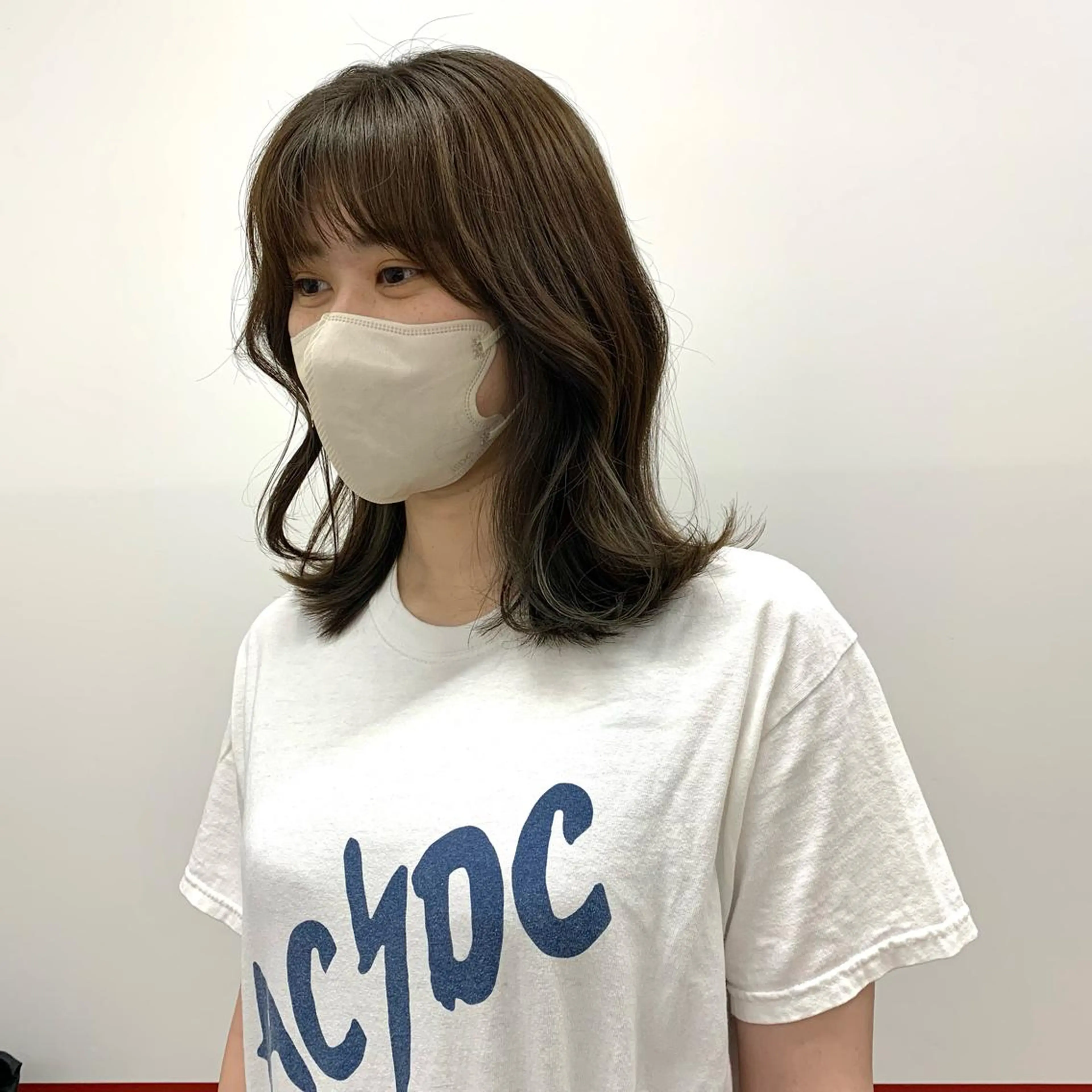セミロング カラー カット ヘアカラー SAKINO. ベージュカラーのヘアスタイル