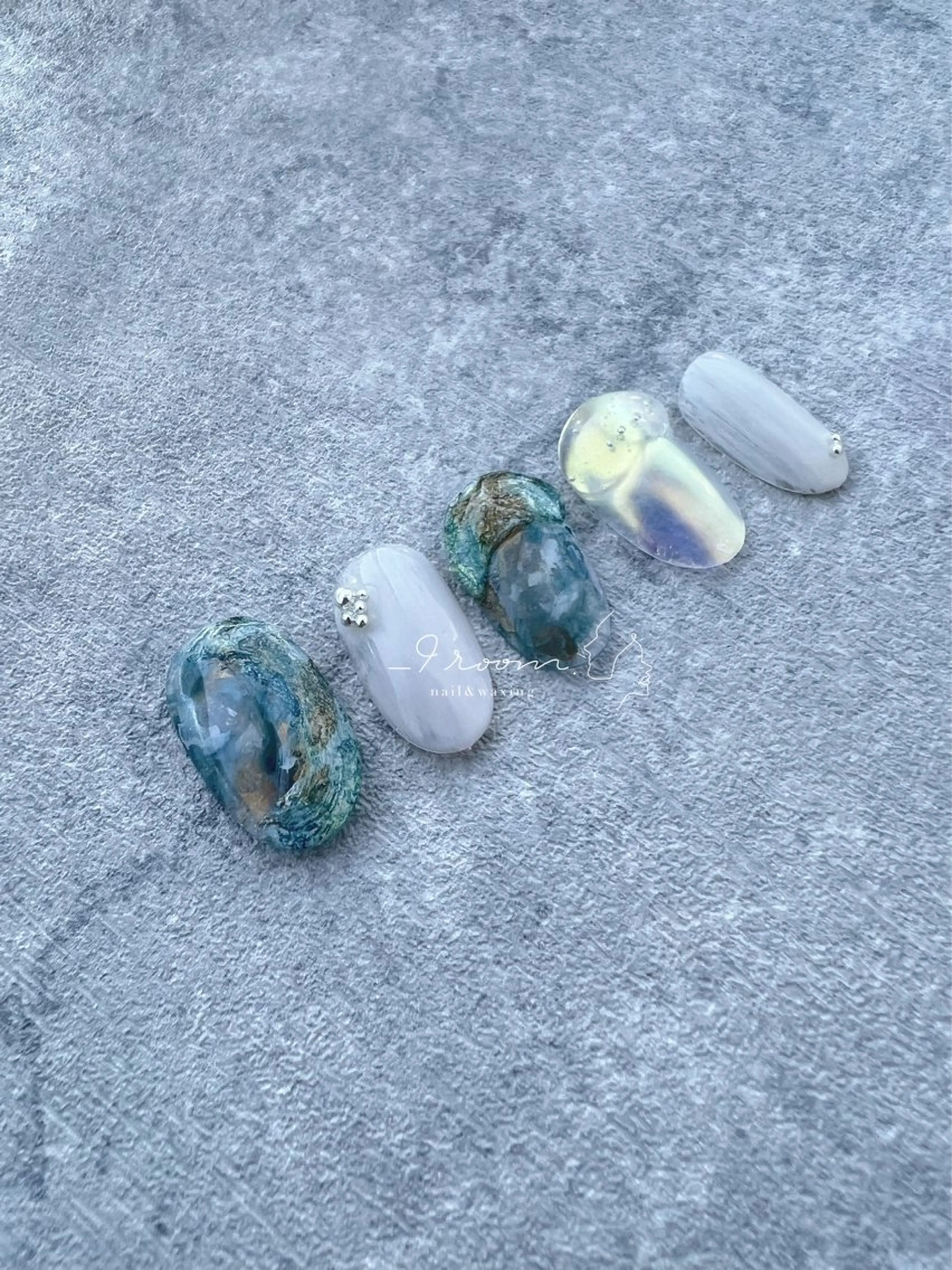 ネイル ニュアンスネイル _9 room. Yoshimiのネイルデザイン