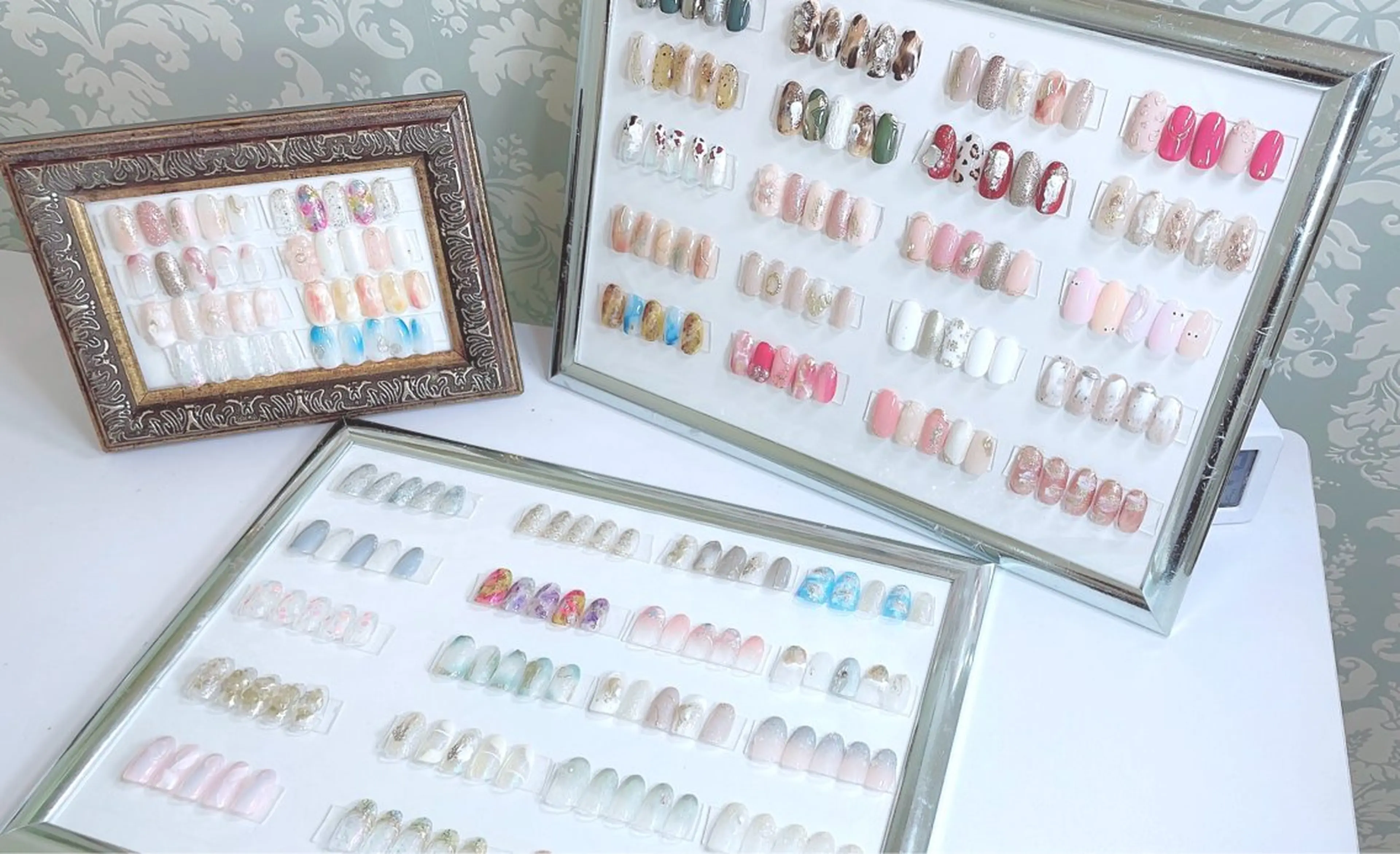 ミディアム BURGUNDY 🌹eriのネイルデザイン