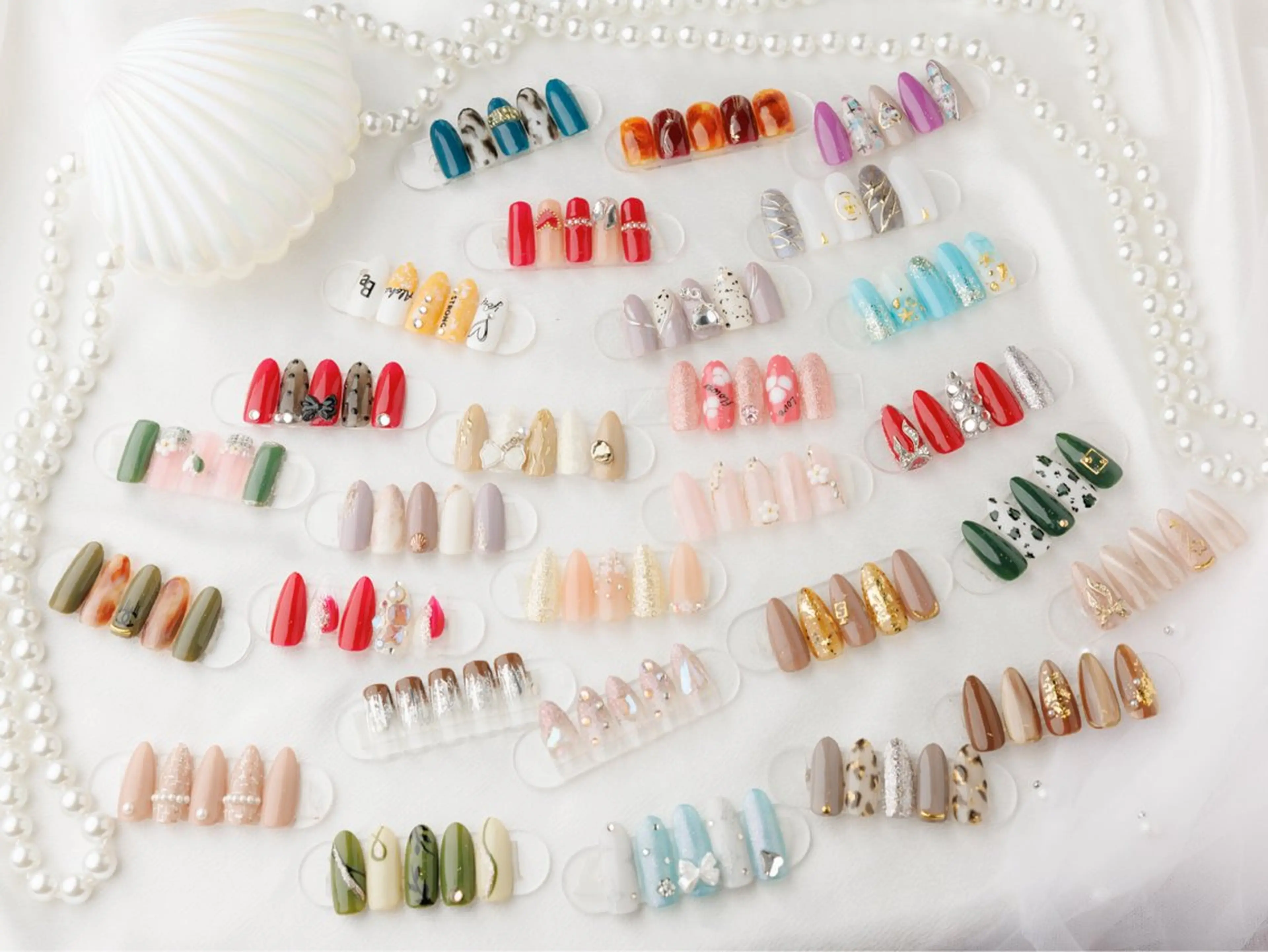 ネイル チークネイル 長さ出し ジェルネイル マグネットネイル 持ち込み ハンドネイル ハンドケア ラッキーネイルサロン 西川口東口店のネイルデザイン