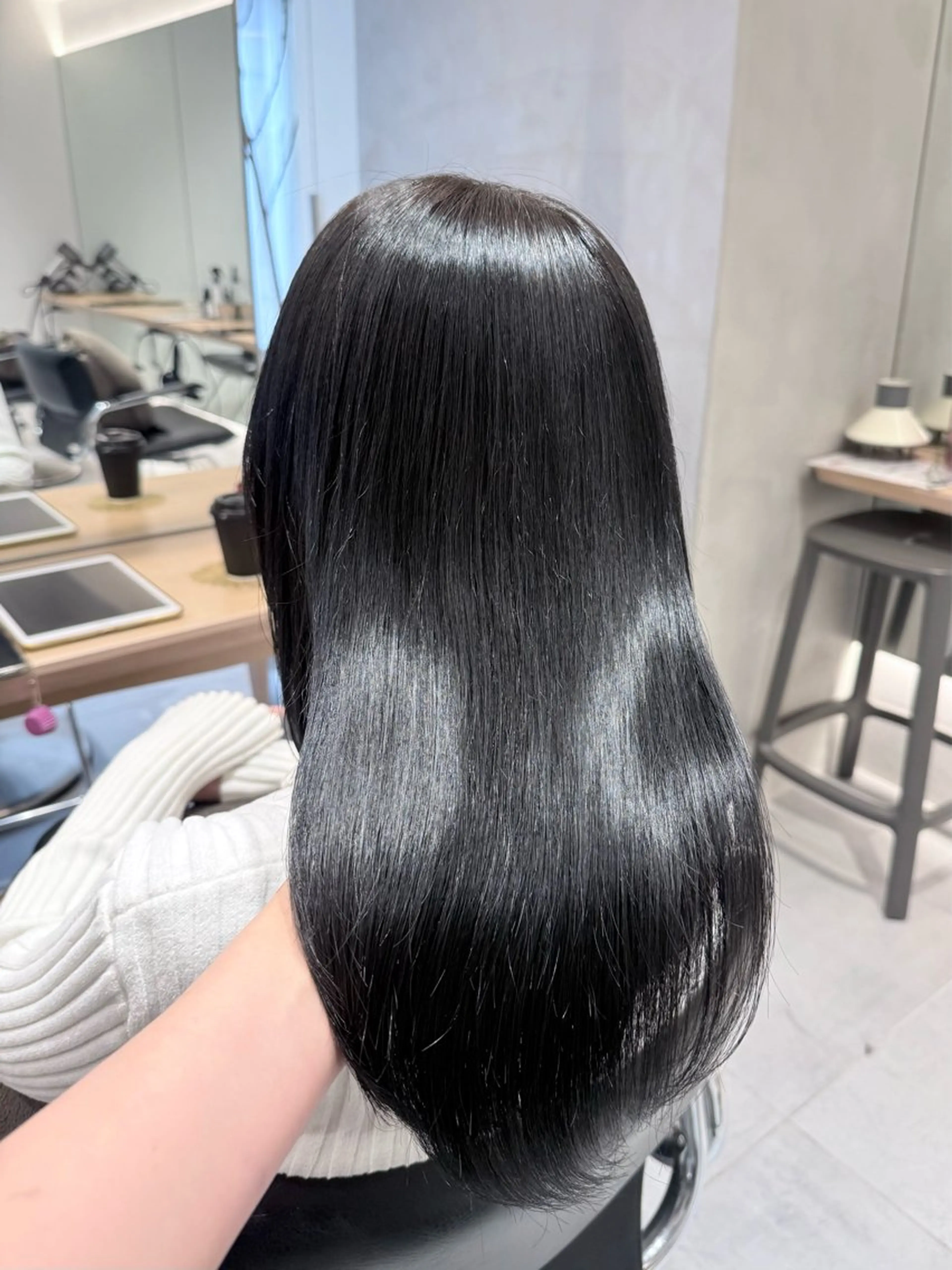 セミロング カラー 黒髪 ブルーカラー ブルーブラック 透明感カラー カット ヘアカラー トリートメント ツヤ髪/透け感ヘア 💎Nokaのヘアスタイル