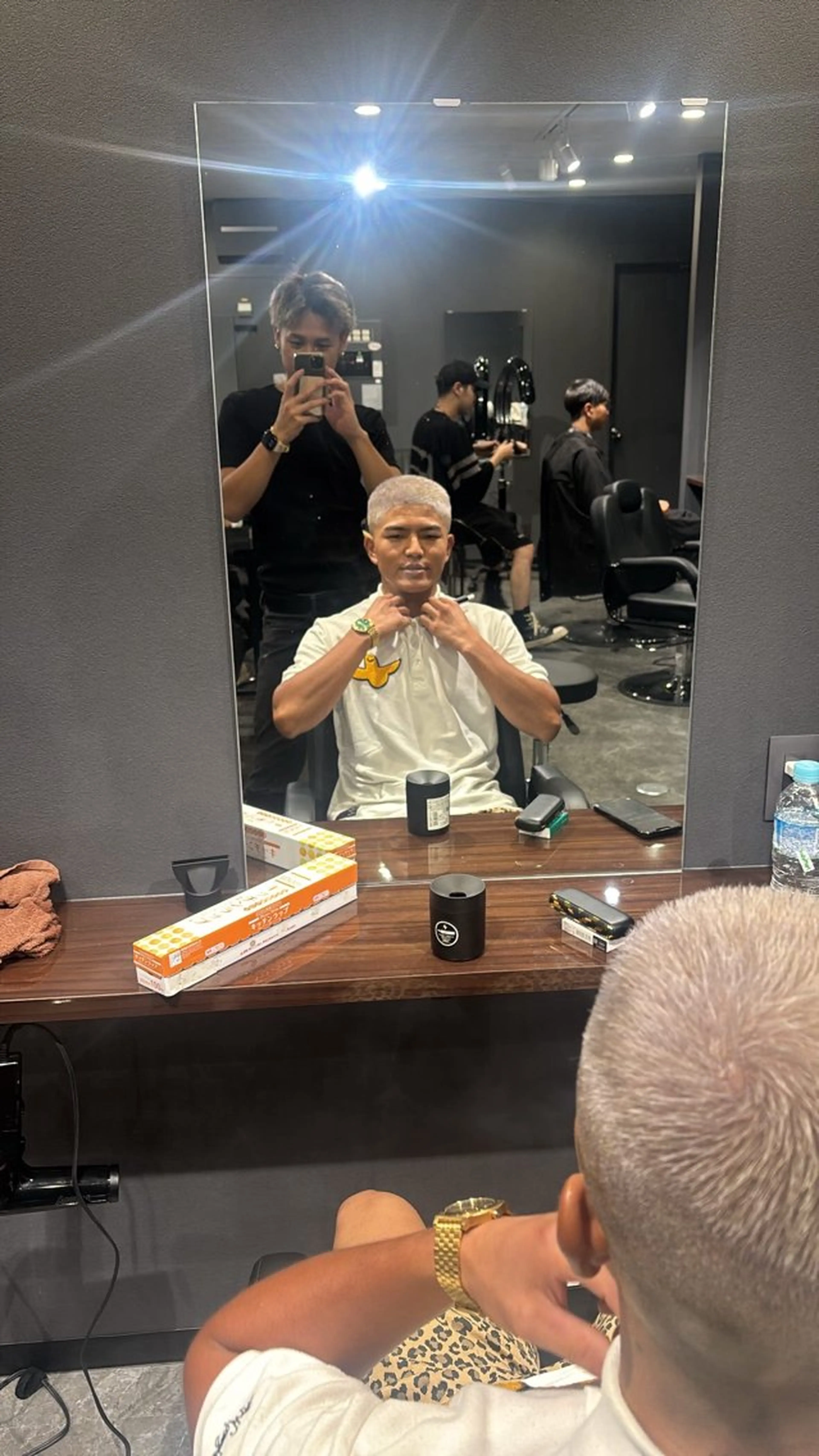 ショート カラー メンズ フェードカット メンズハイトーン ハイトーンカラー カット ヘアカラー WINDbyCIEL TWISTメンズパーマ特化/ホワイトメッシュ【ウィンドバイシエルツイスト】所属・メンズ超特化型美容師 田島翼のヘアスタイル