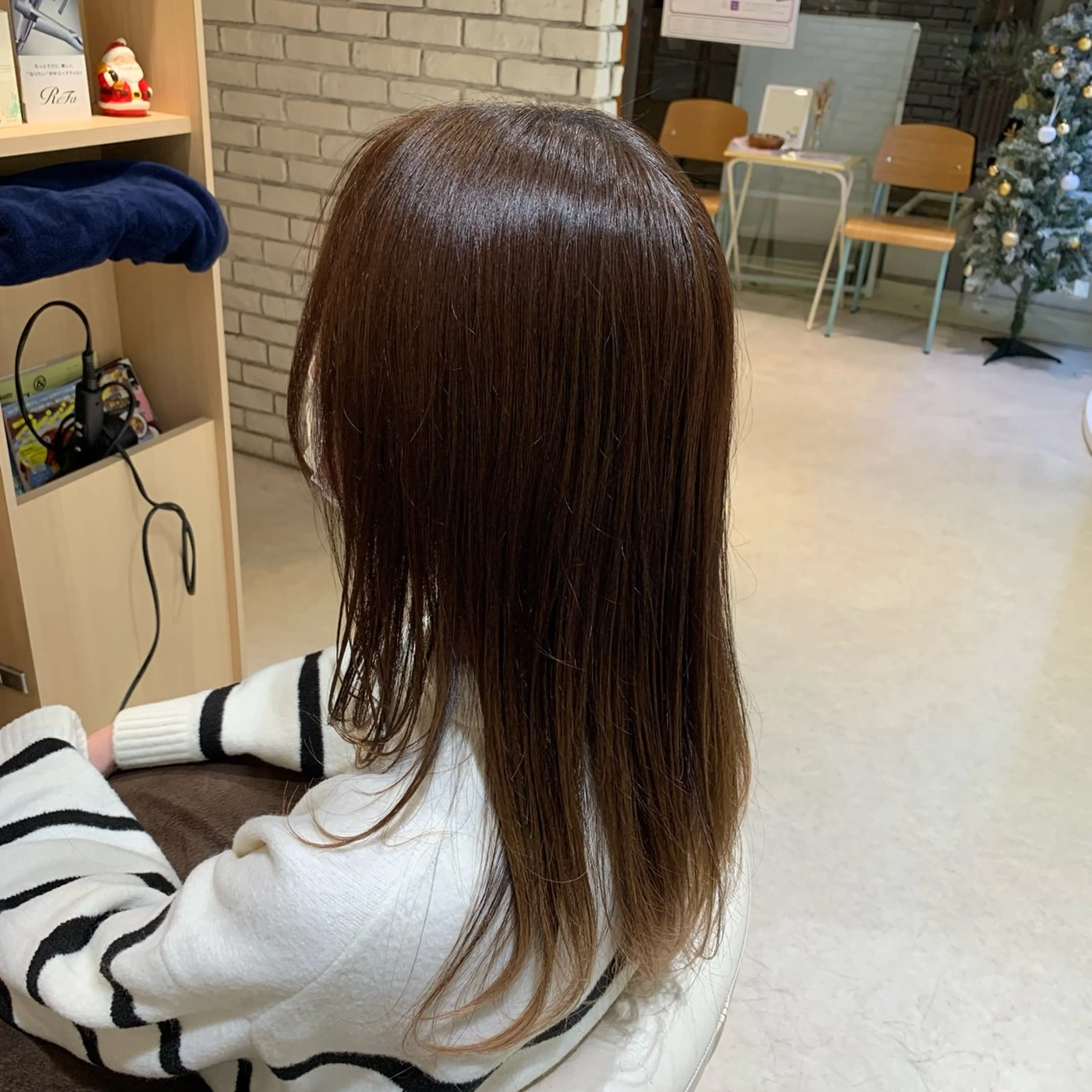 セミロング 顔周りカット レイヤーカット 宮本 季奈のヘアスタイル