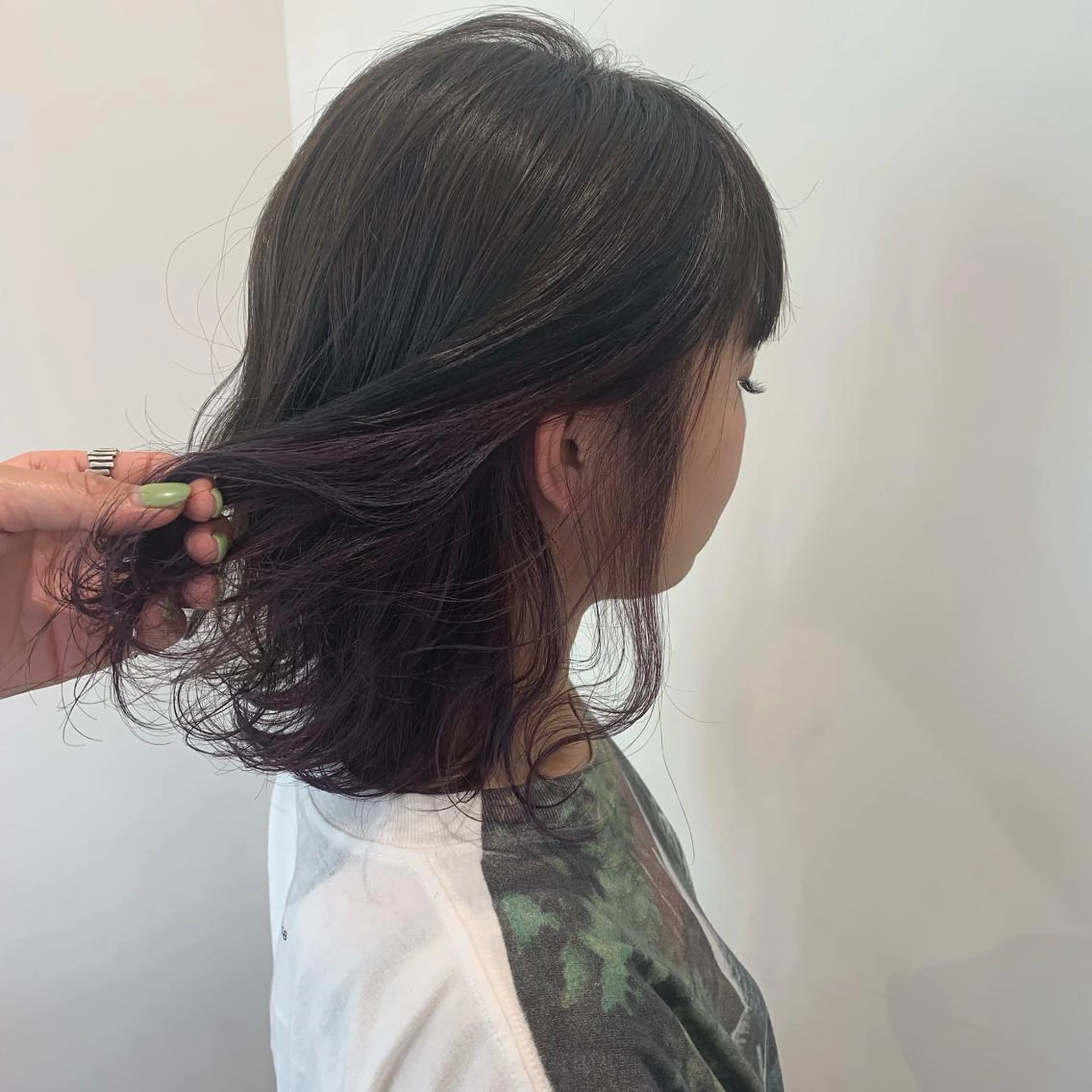 ミディアム 津秋 朝美のヘアスタイル