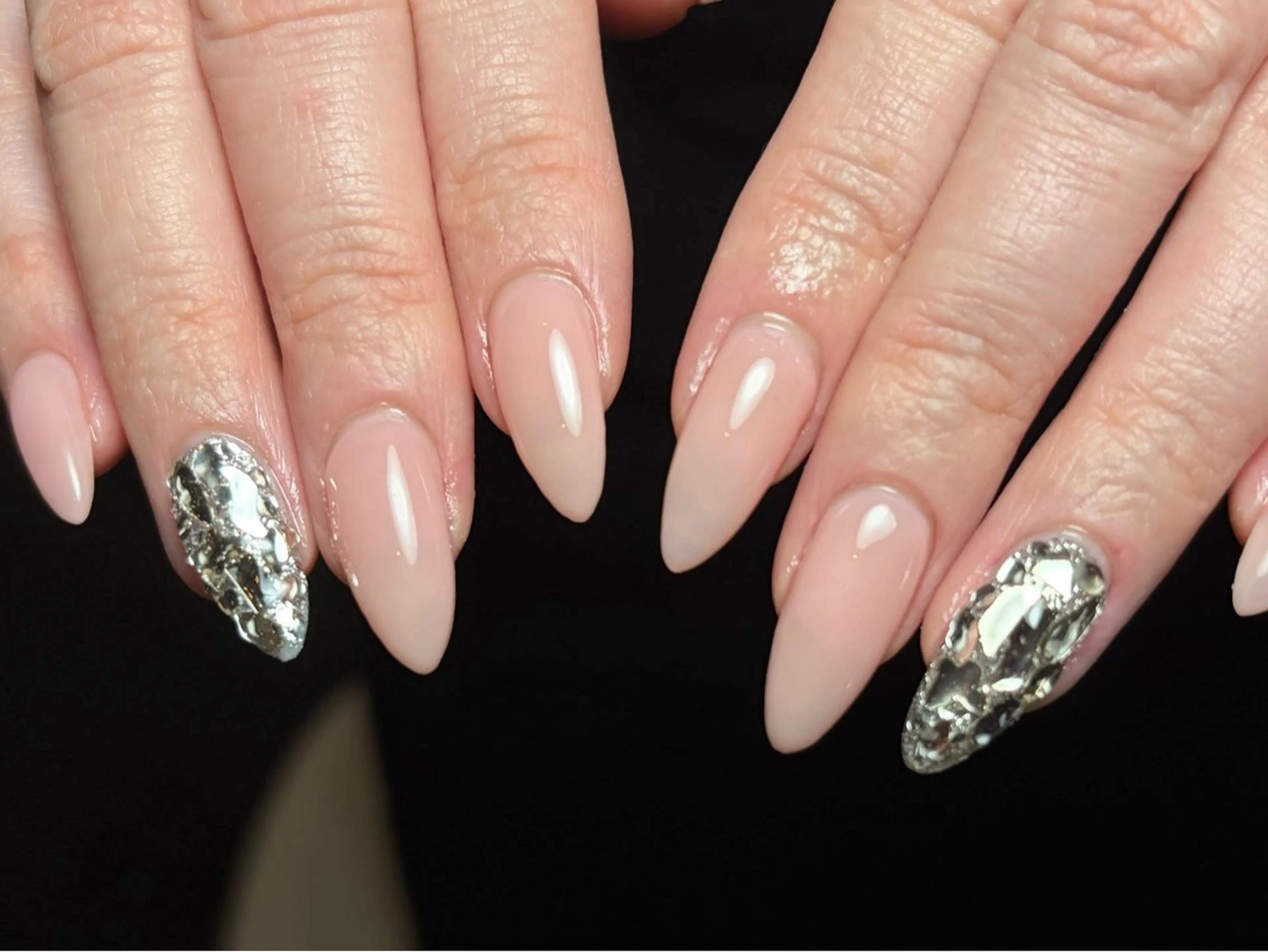 ネイル ハンドネイル Rela・S アロマリンパ、ハイパーナイフ、痩身、小顔所属・マミ 🩵のネイルデザイン