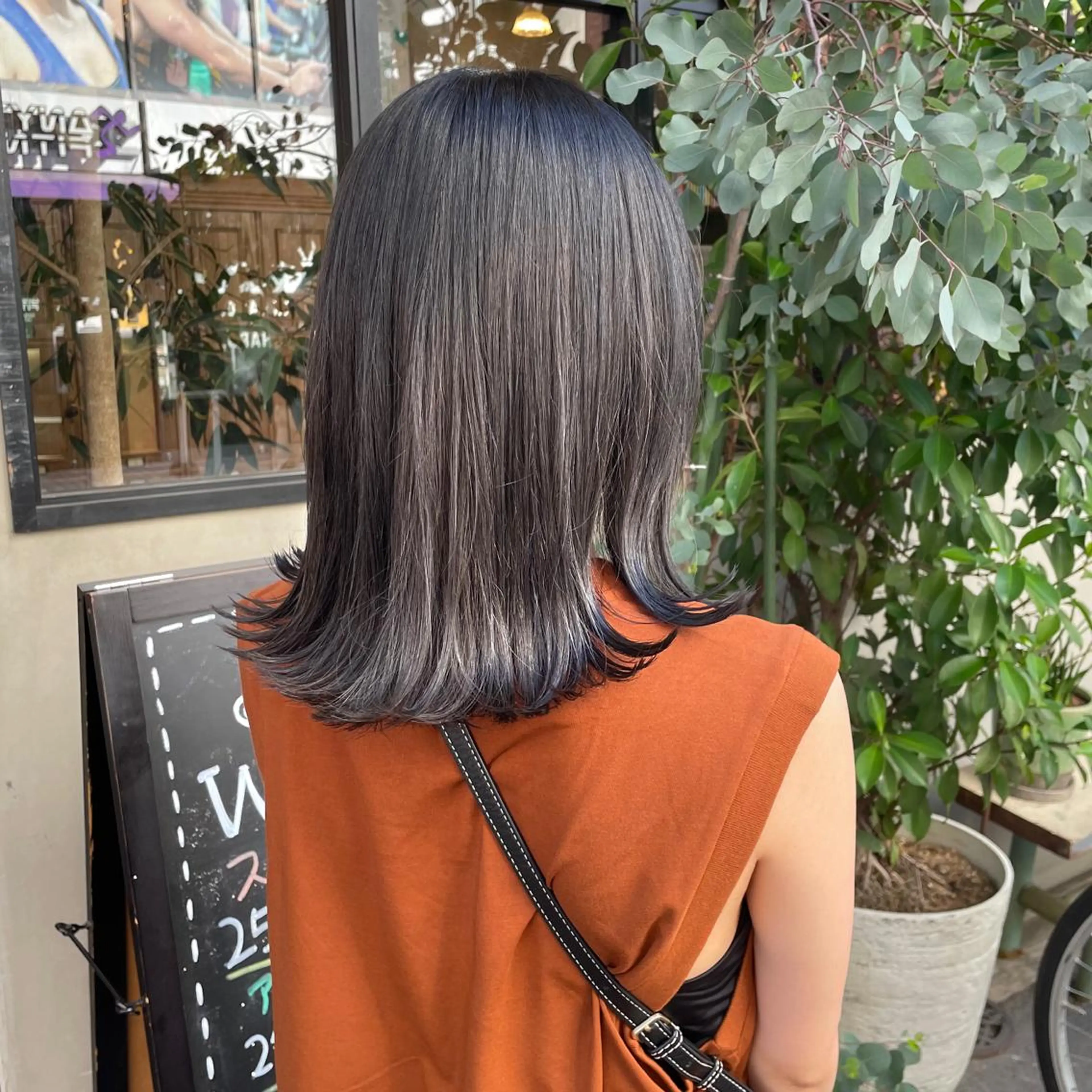 カラー 黒髪 ブルーカラー ブルーブラック ヘアカラー ヘアセット 竹内 春奈のヘアスタイル