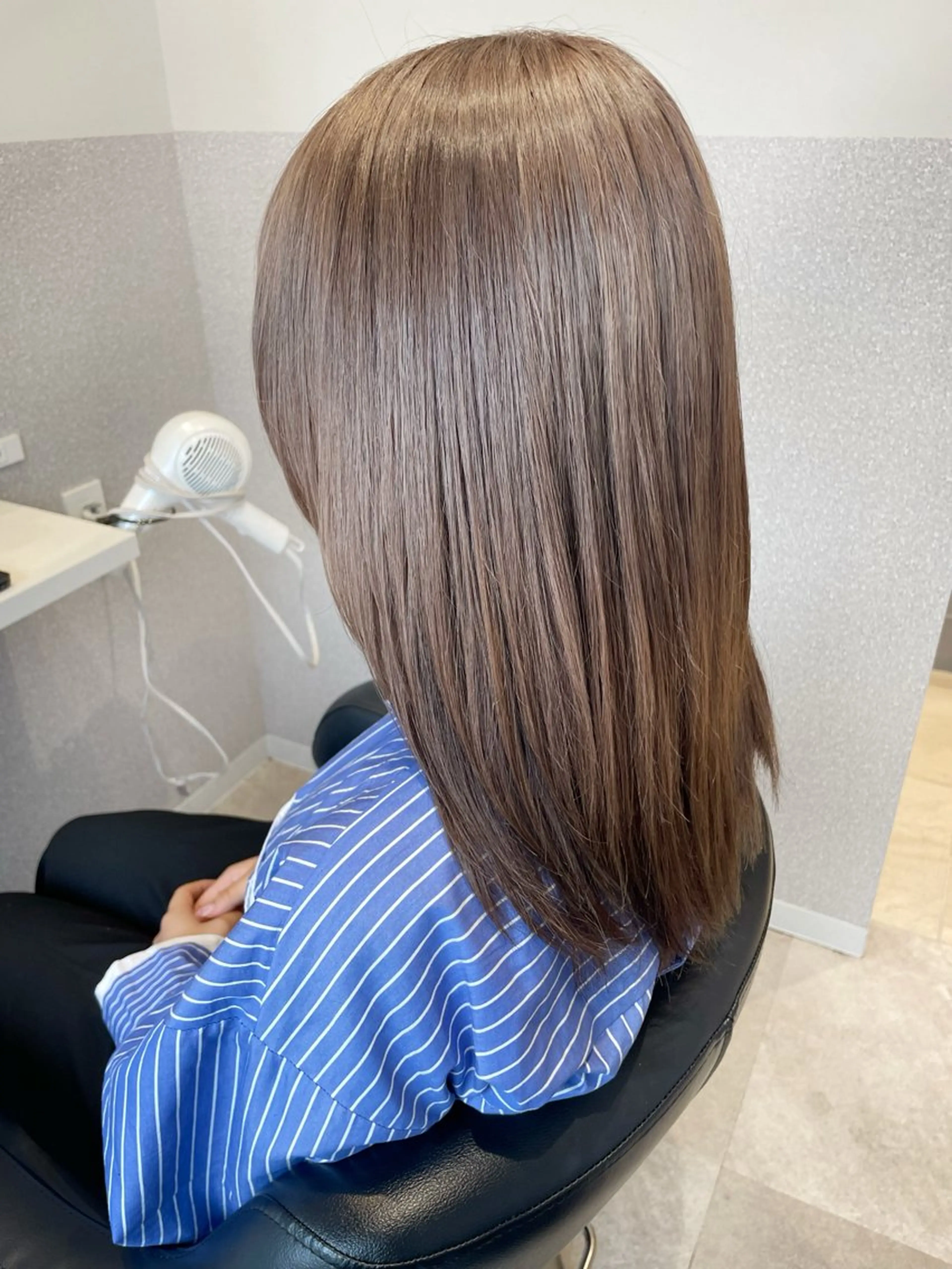 セミロング カラー グレージュ 女性リピ90%🍨 🩷佐藤みずきのヘアスタイル