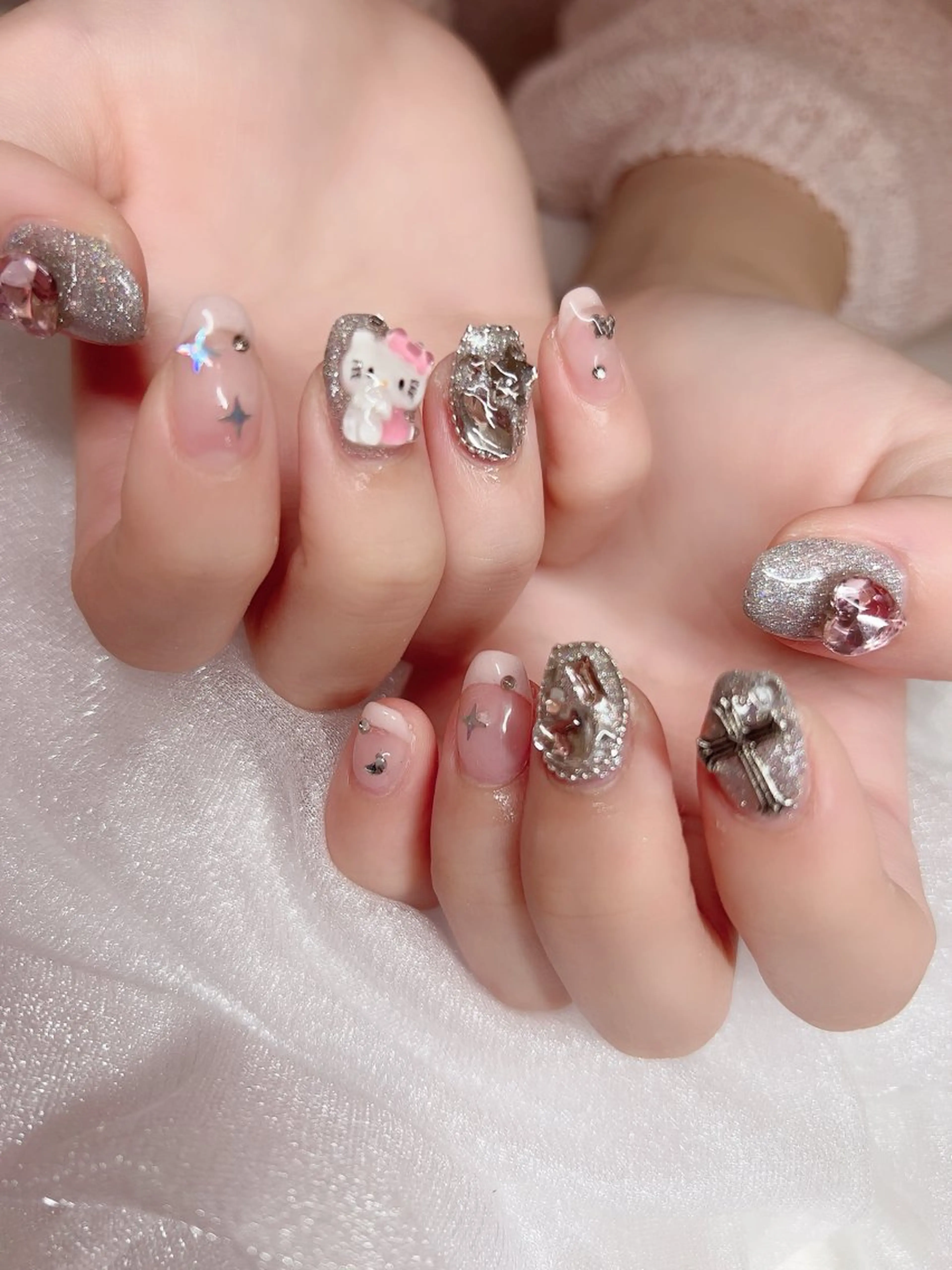 ネイル HENECY🍓 momokaのネイルデザイン