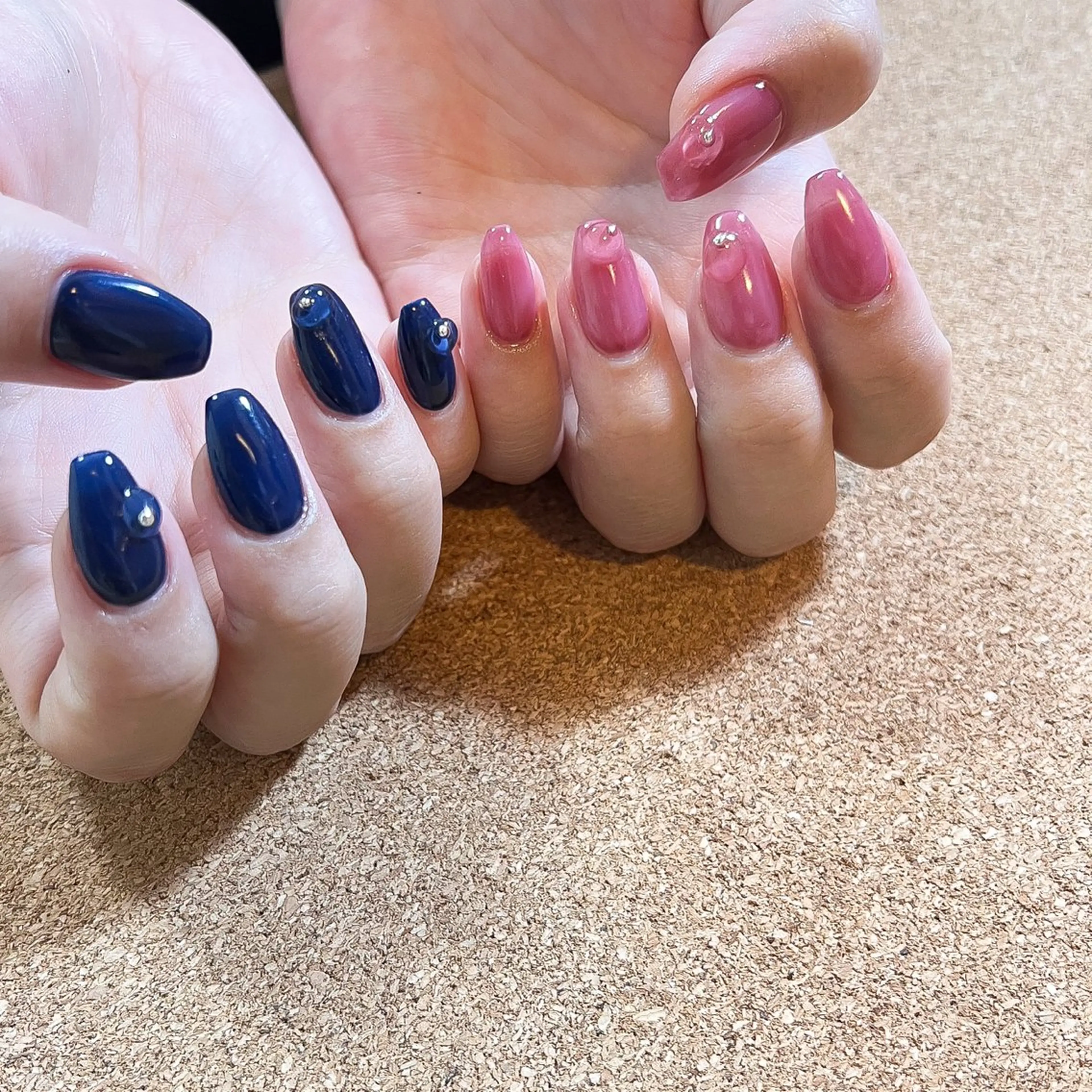 ネイル ネイビー ワンカラーネイル ピンク ぷっくりネイル pointillé .ayaのネイルデザイン