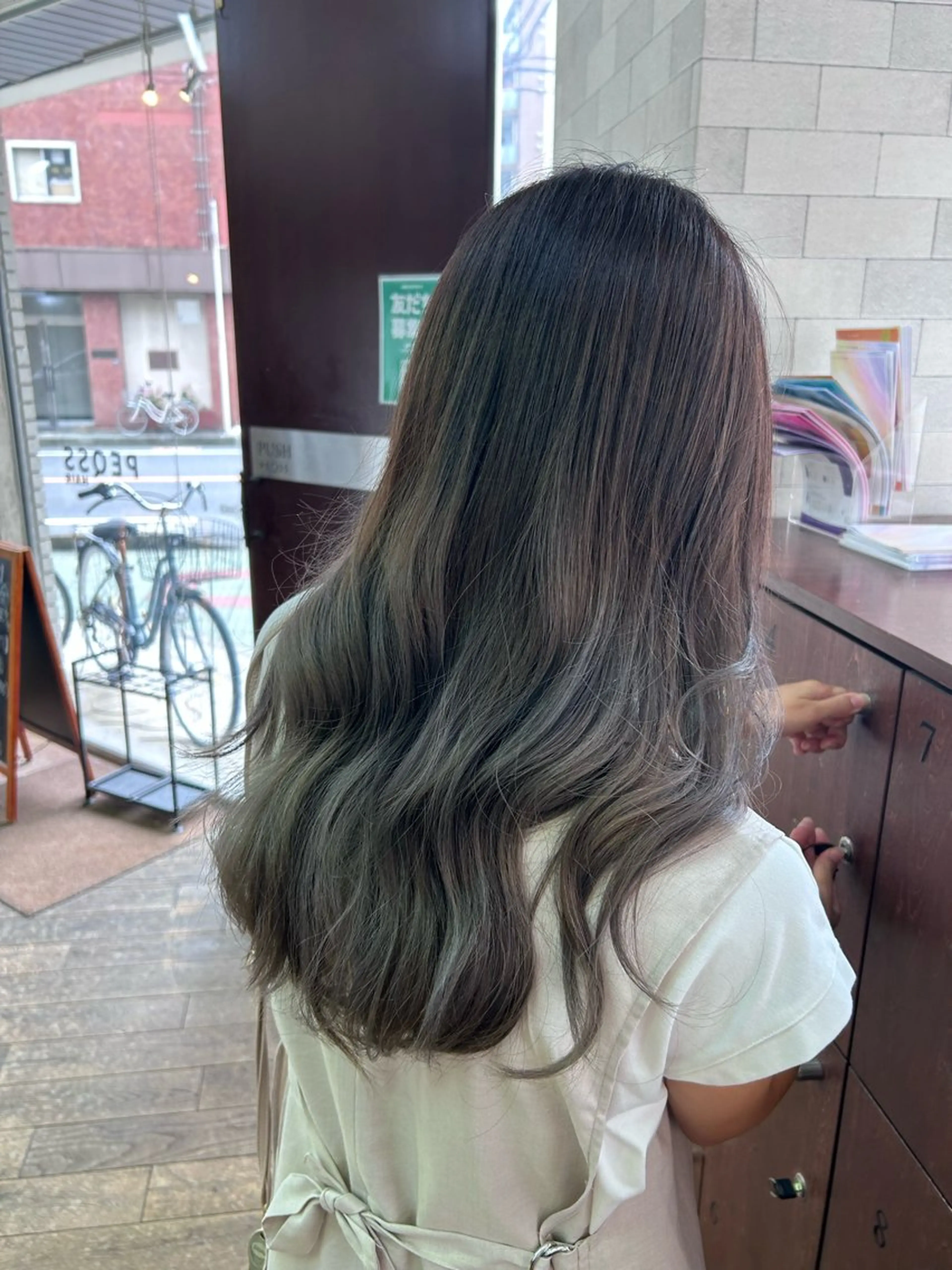 ロング カラー ハイトーン×艶カラー 🤍MIZUKIのヘアスタイル