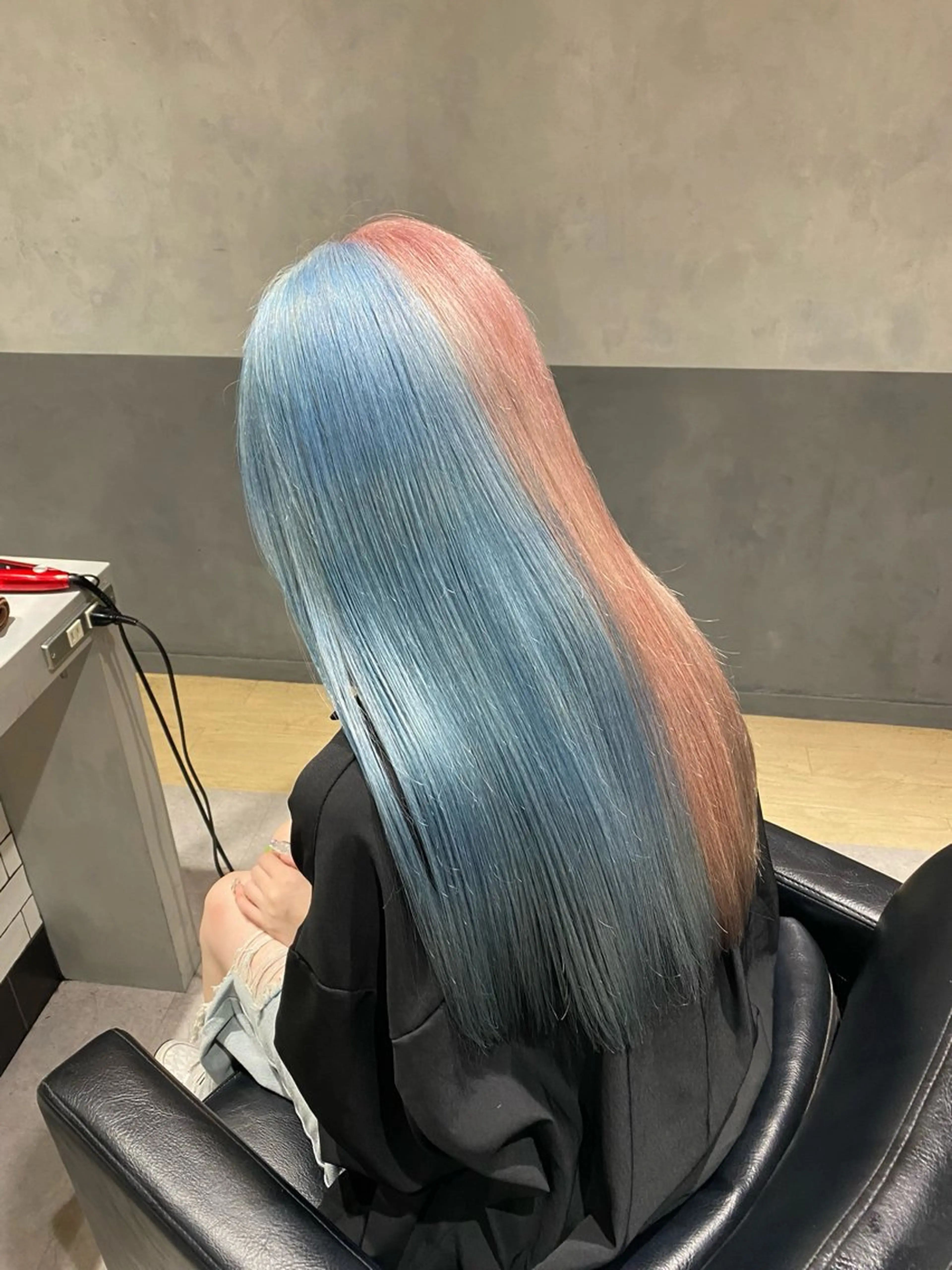 ロング ツートーンカラー ハイトーンエフェクト ブリーチいち丸のヘアスタイル