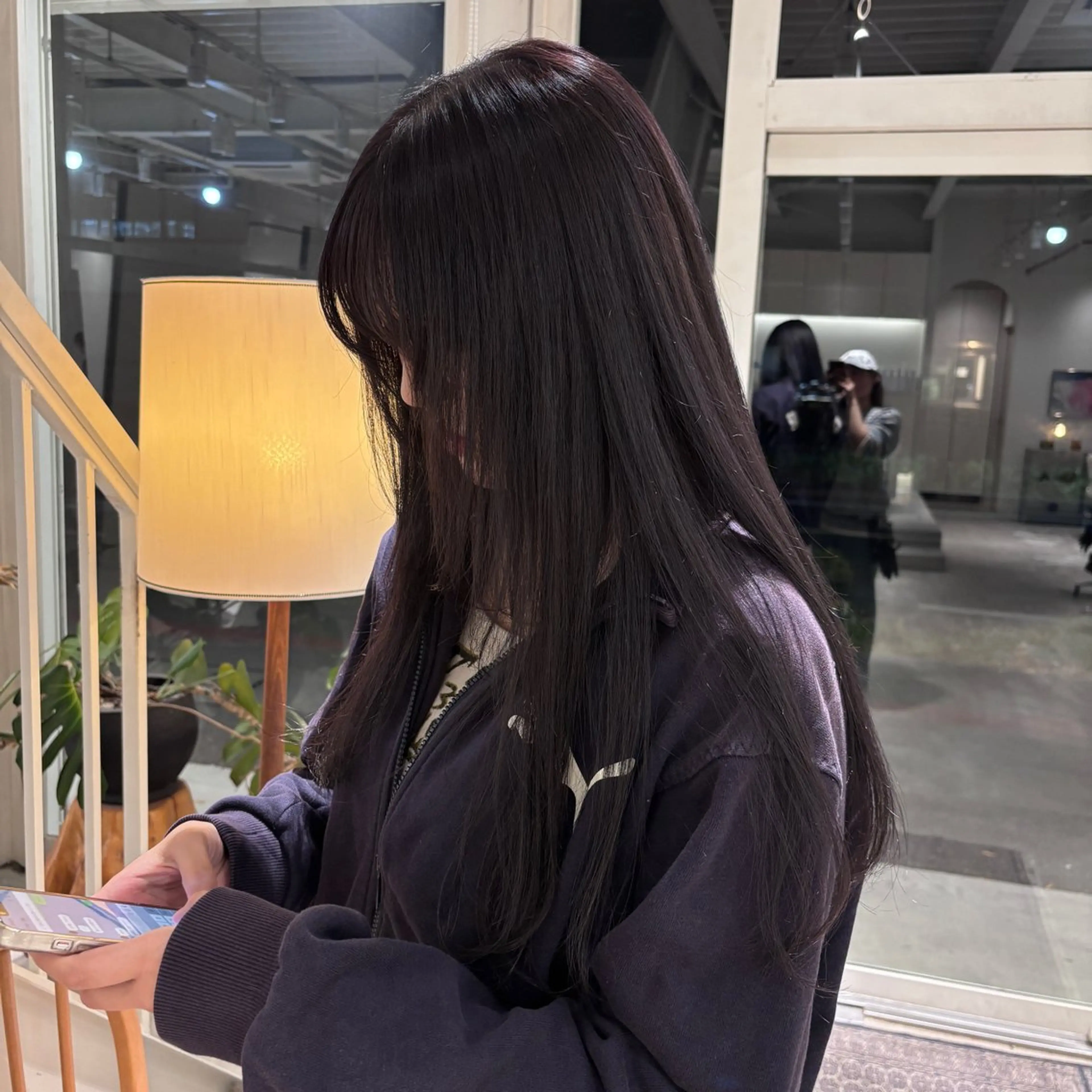 ロング カラー ブリーチ ヘアカラー illatos サヤナのヘアスタイル