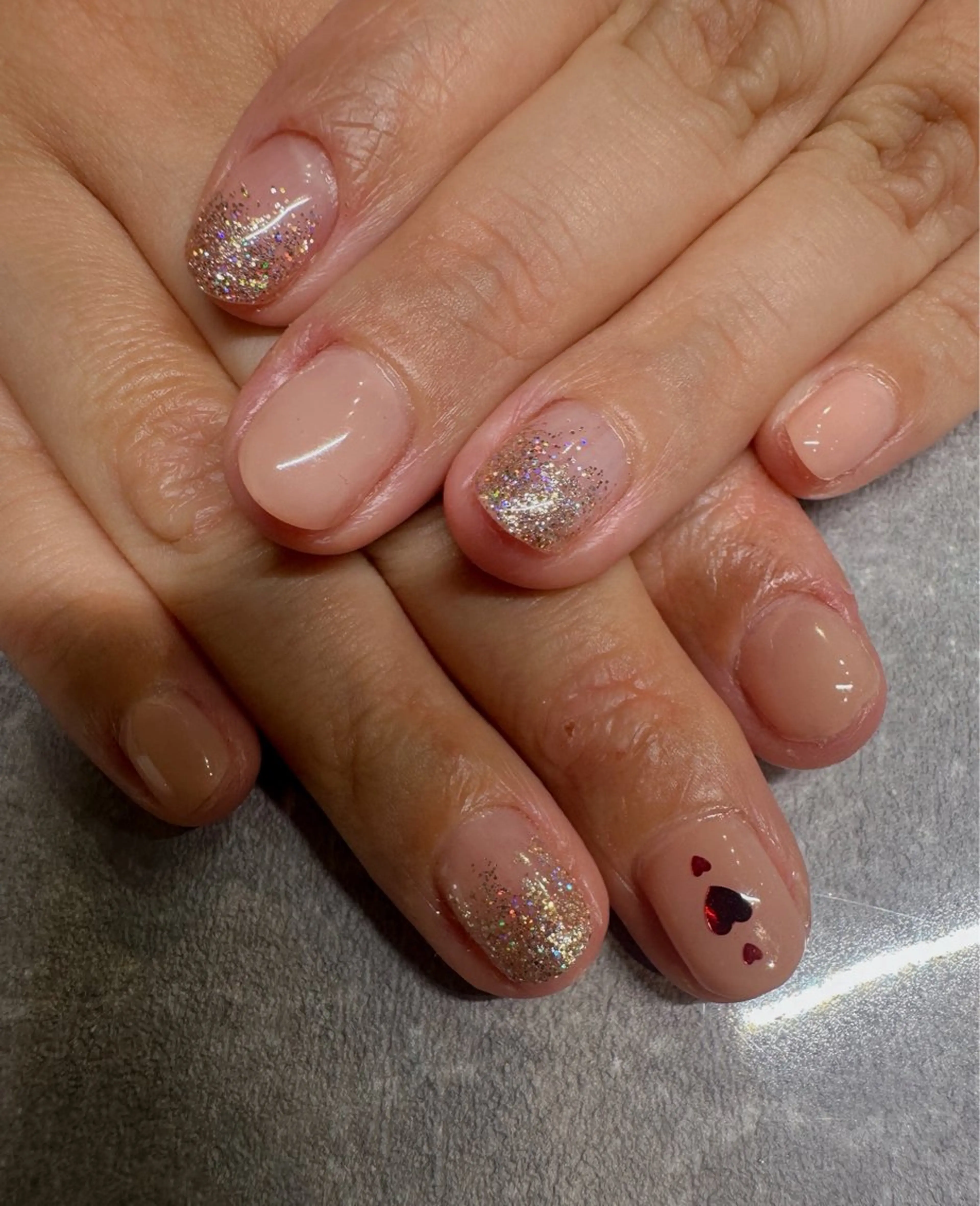 ネイル ハート ラメ(グリッター) シンプルネイル cres nail（スクールW内）所属・Sei ｜ cres nailのネイルデザイン