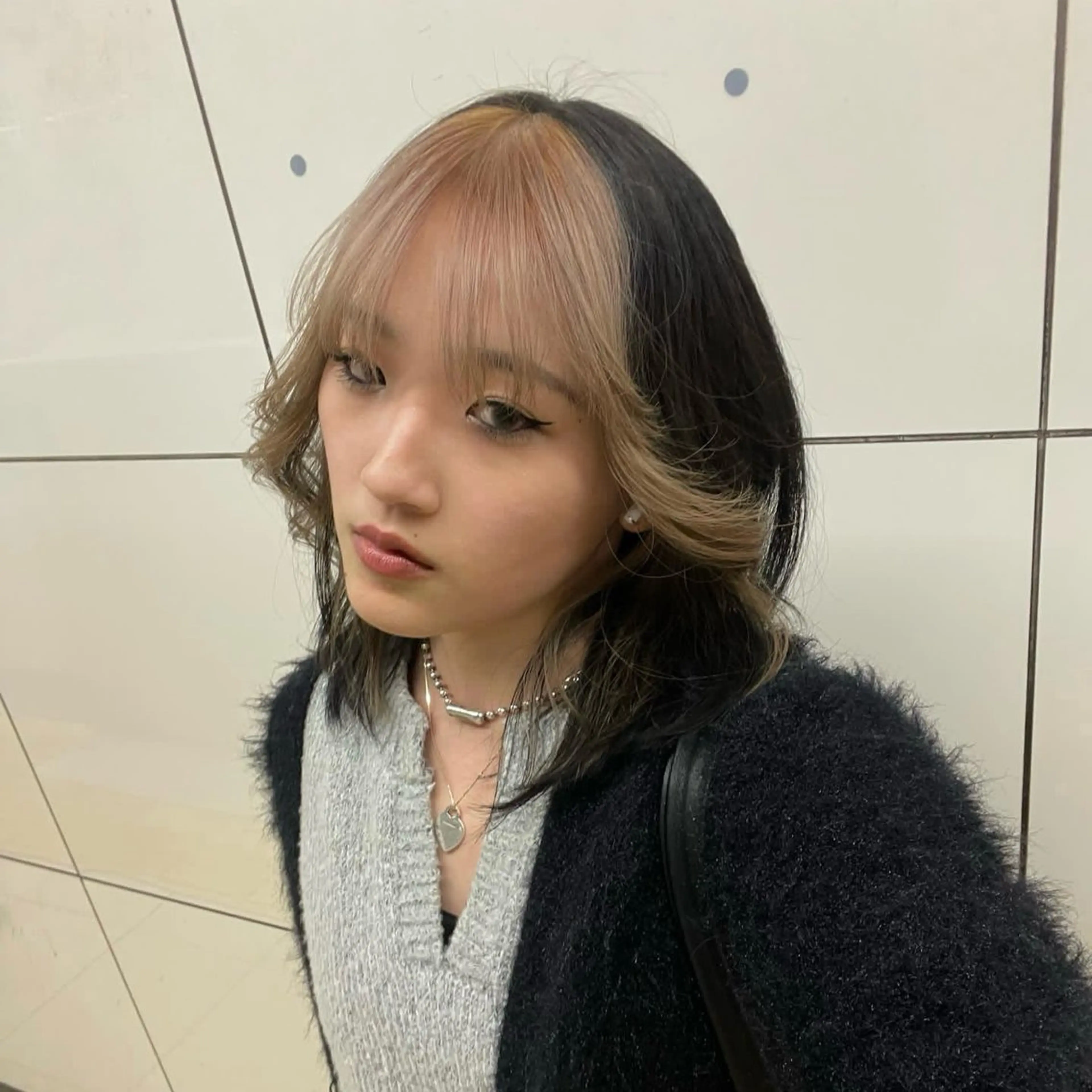 ミディアム カラー ハイトーン/ウルフ /エクステ/ましろのヘアスタイル