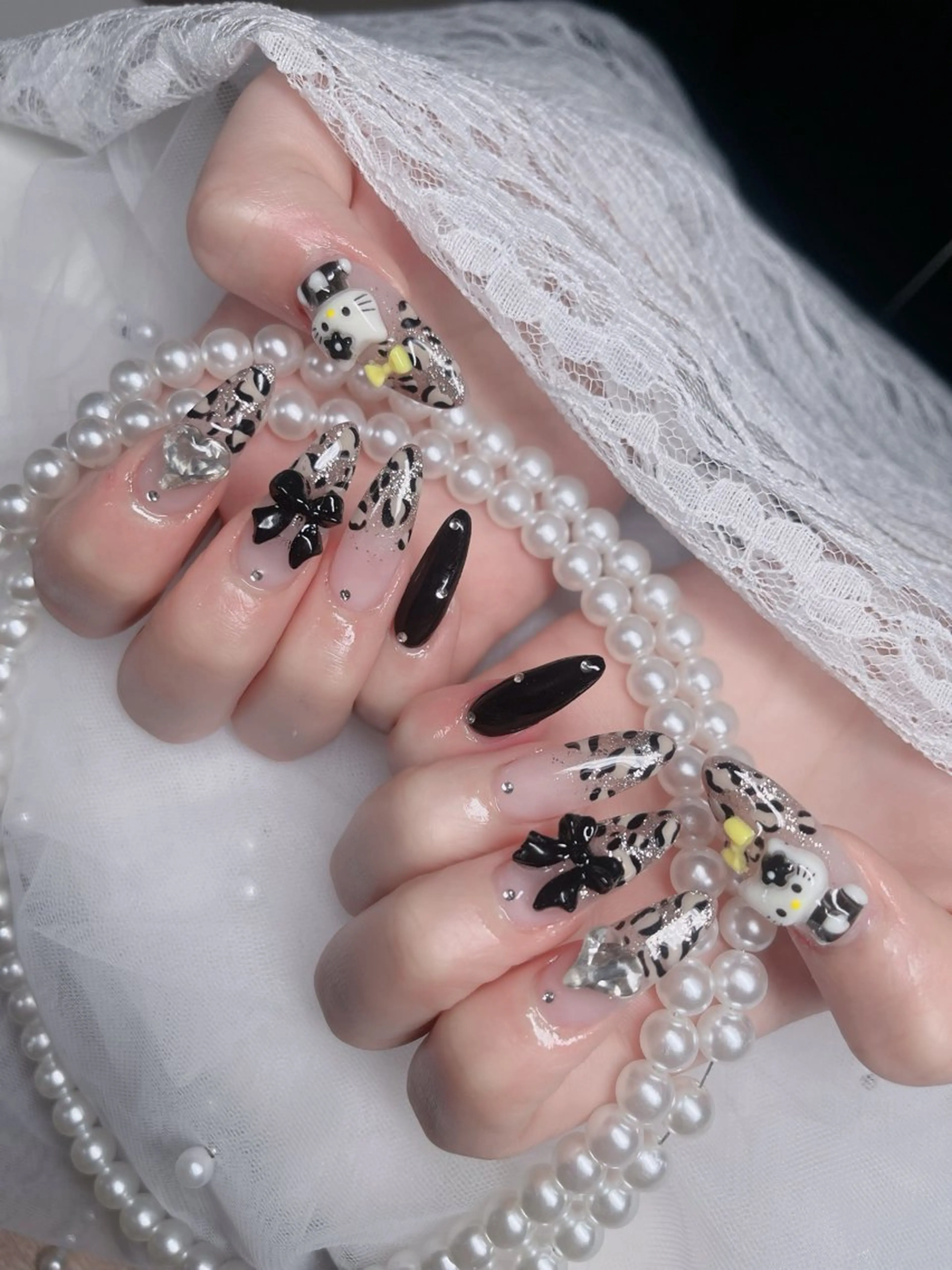 ネイル フレンチネイル ジェルネイル ガラスフレンチ ハロウィン ハート ハンドネイル H.baby Nail Salonのネイルデザイン