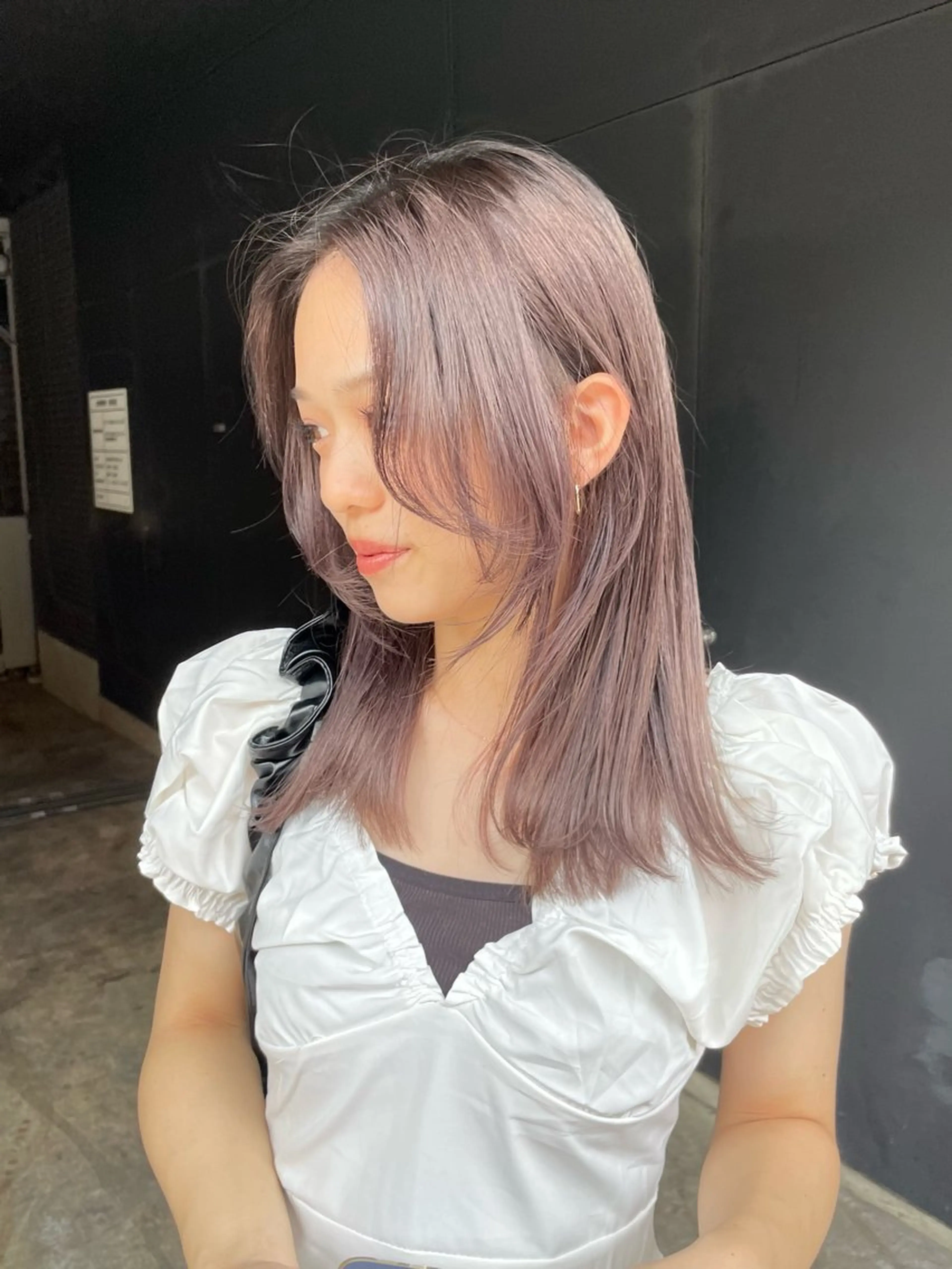 ミディアム カラー akane .のヘアスタイル