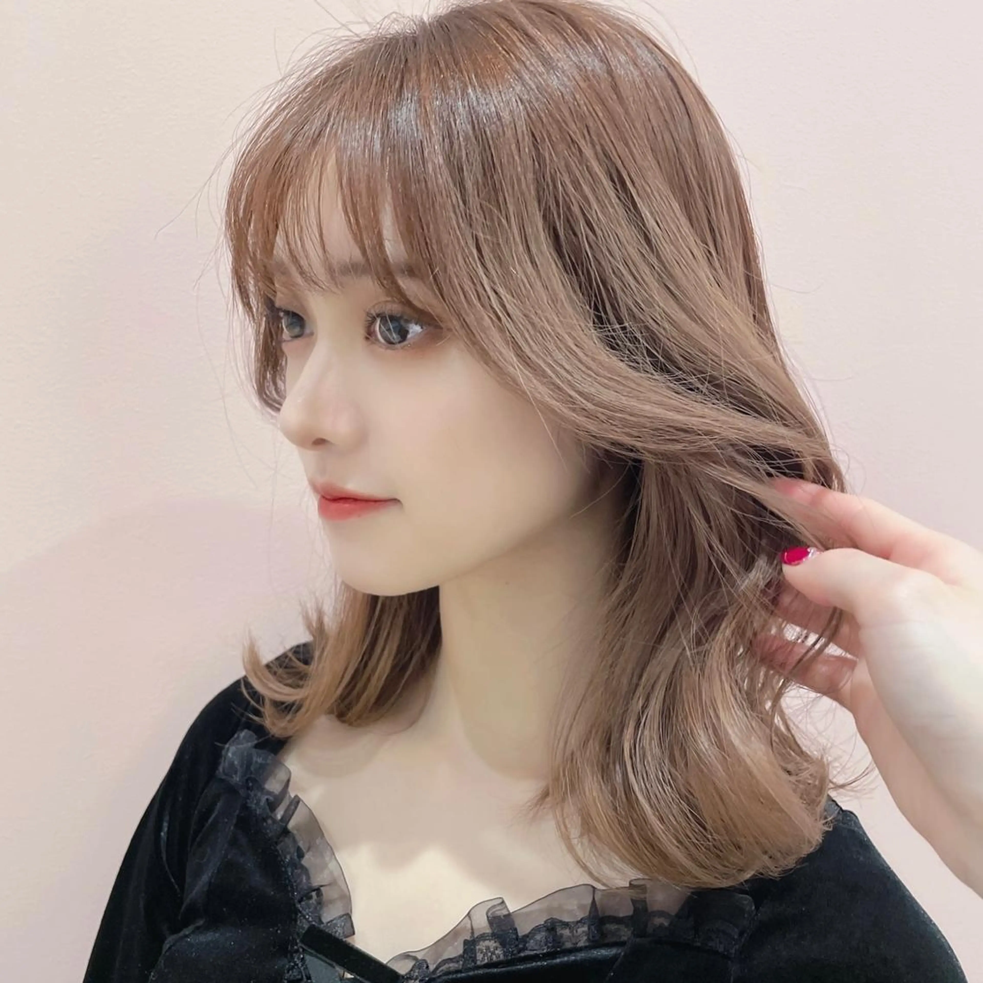 ミディアム 🤎小顔レイヤー /ベージュ🤎友香のヘアスタイル